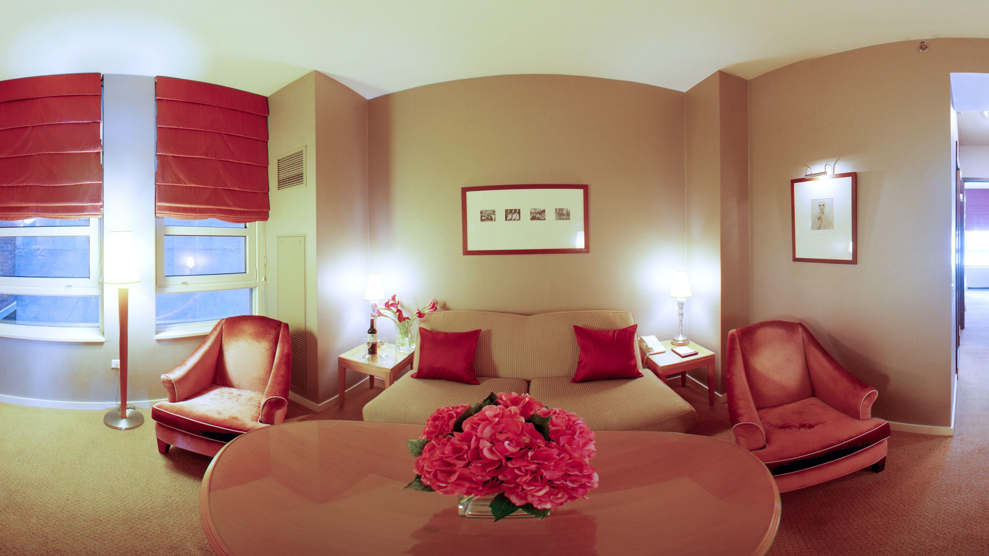 Hotel Giraffe By Library Collection 4*