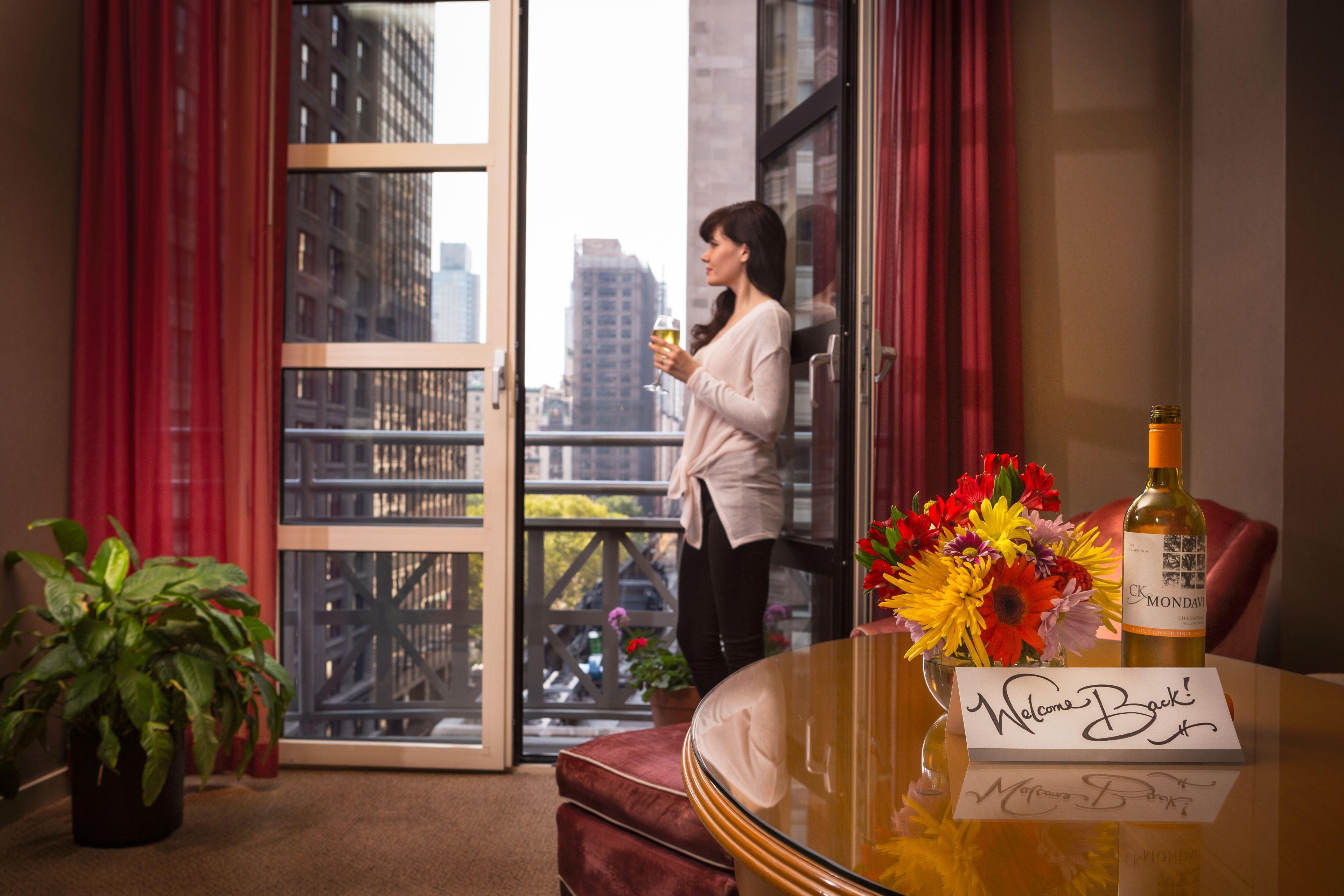 Giraffe By Library Collection Hotel New York