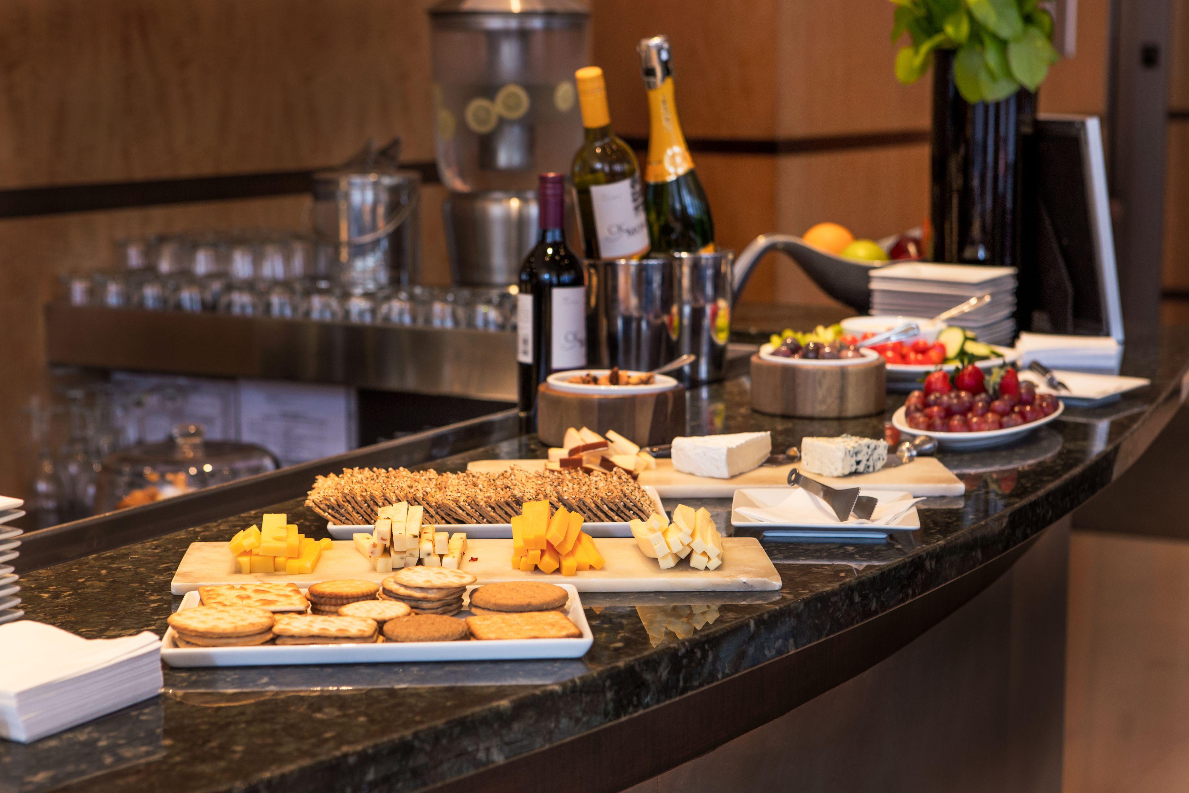 Hotel Giraffe By Library Collection