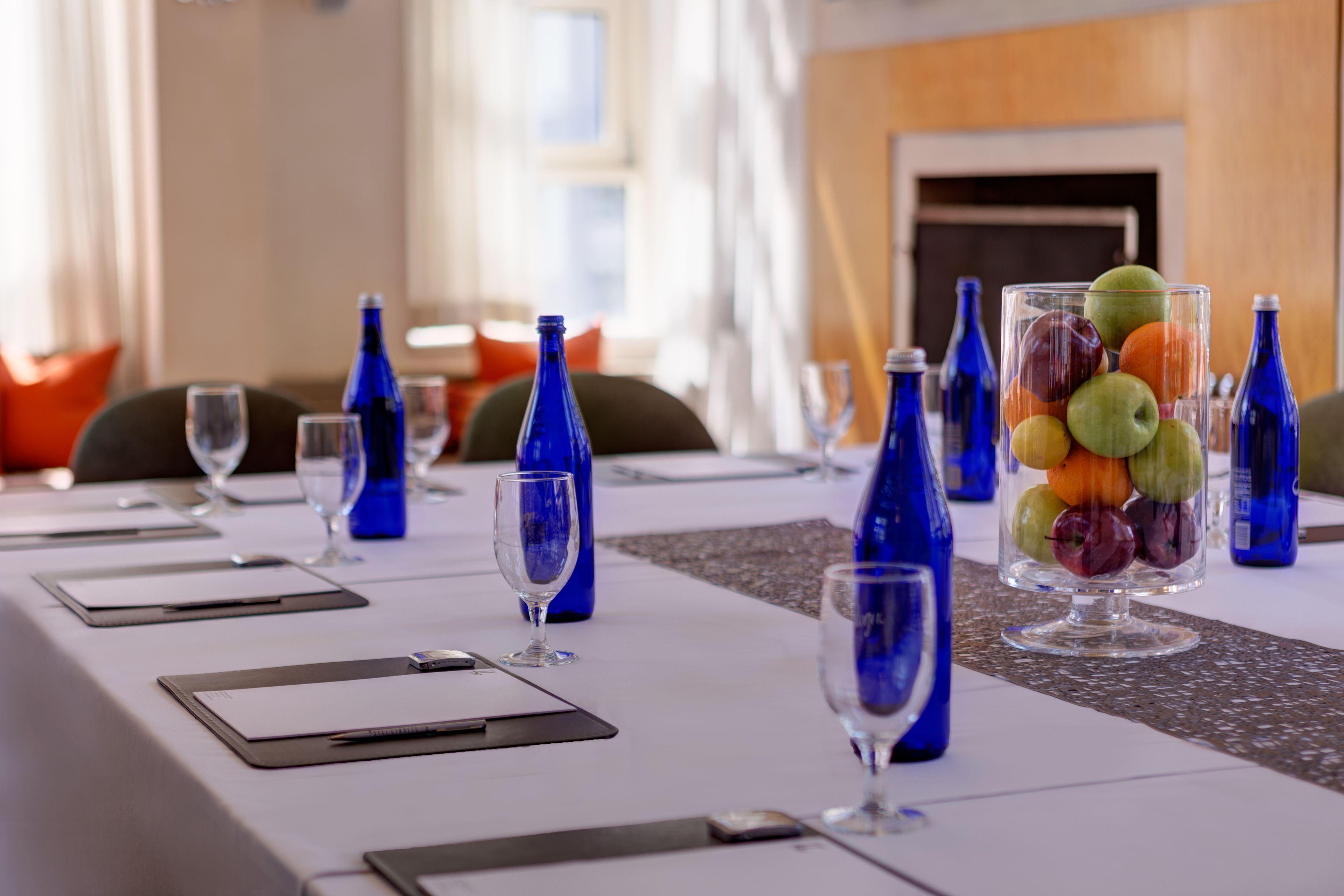 Giraffe By Library Collection Hotel