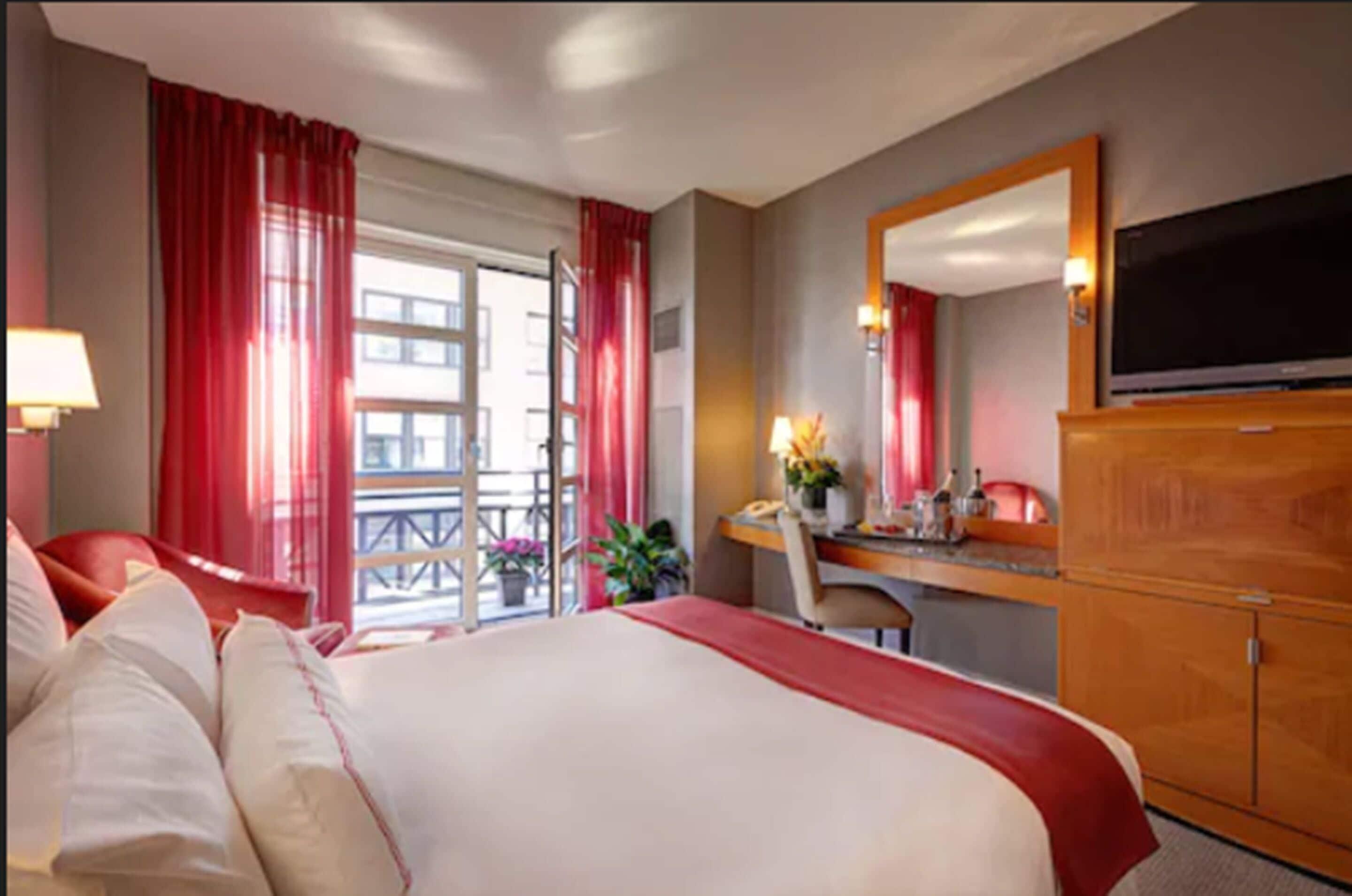 Hotel Giraffe By Library Collection