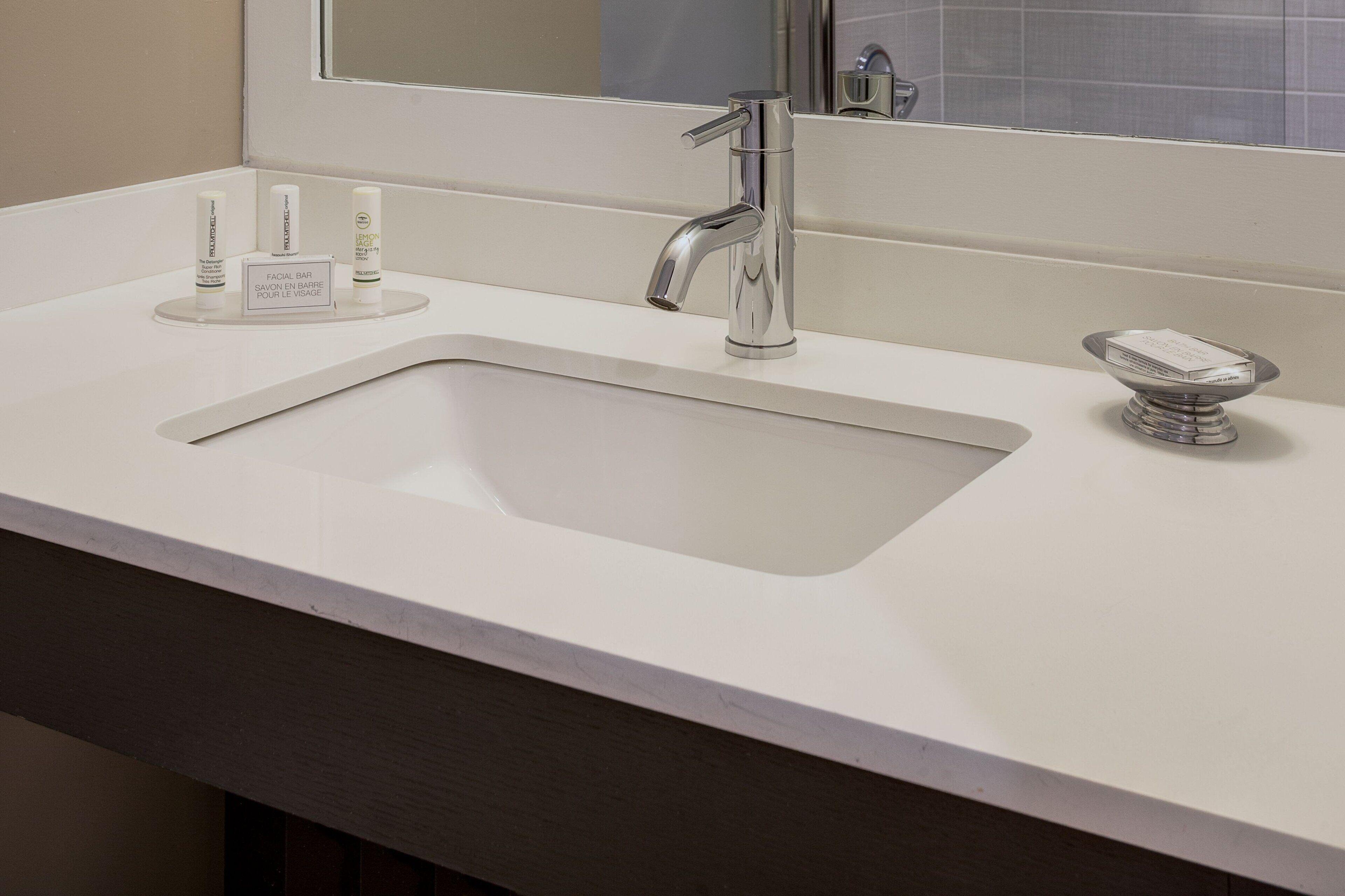 Hotel Courtyard By Marriott Jfk Airport 3*