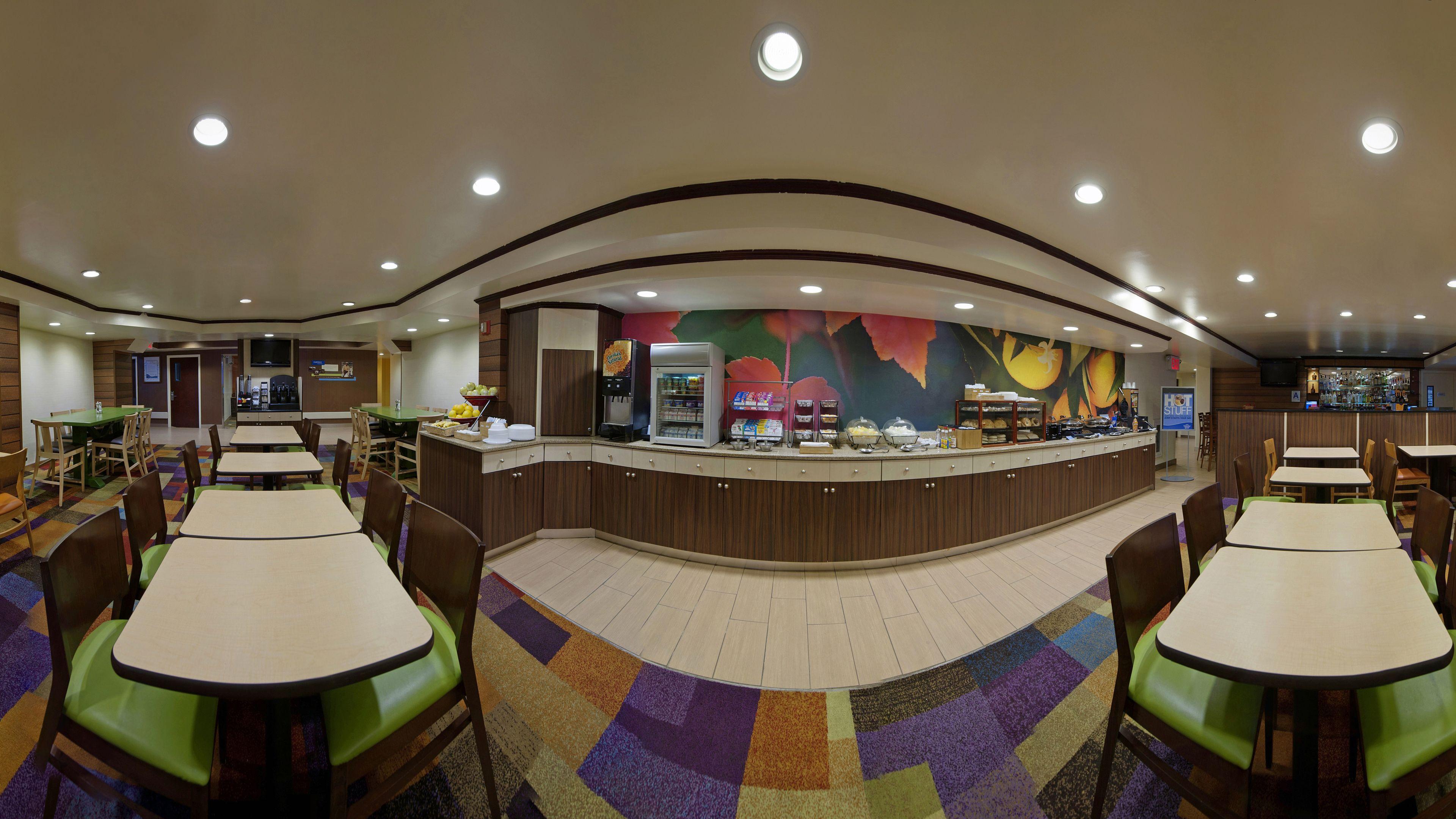 Hotel Fairfield By Marriott Jfk Airport 3*