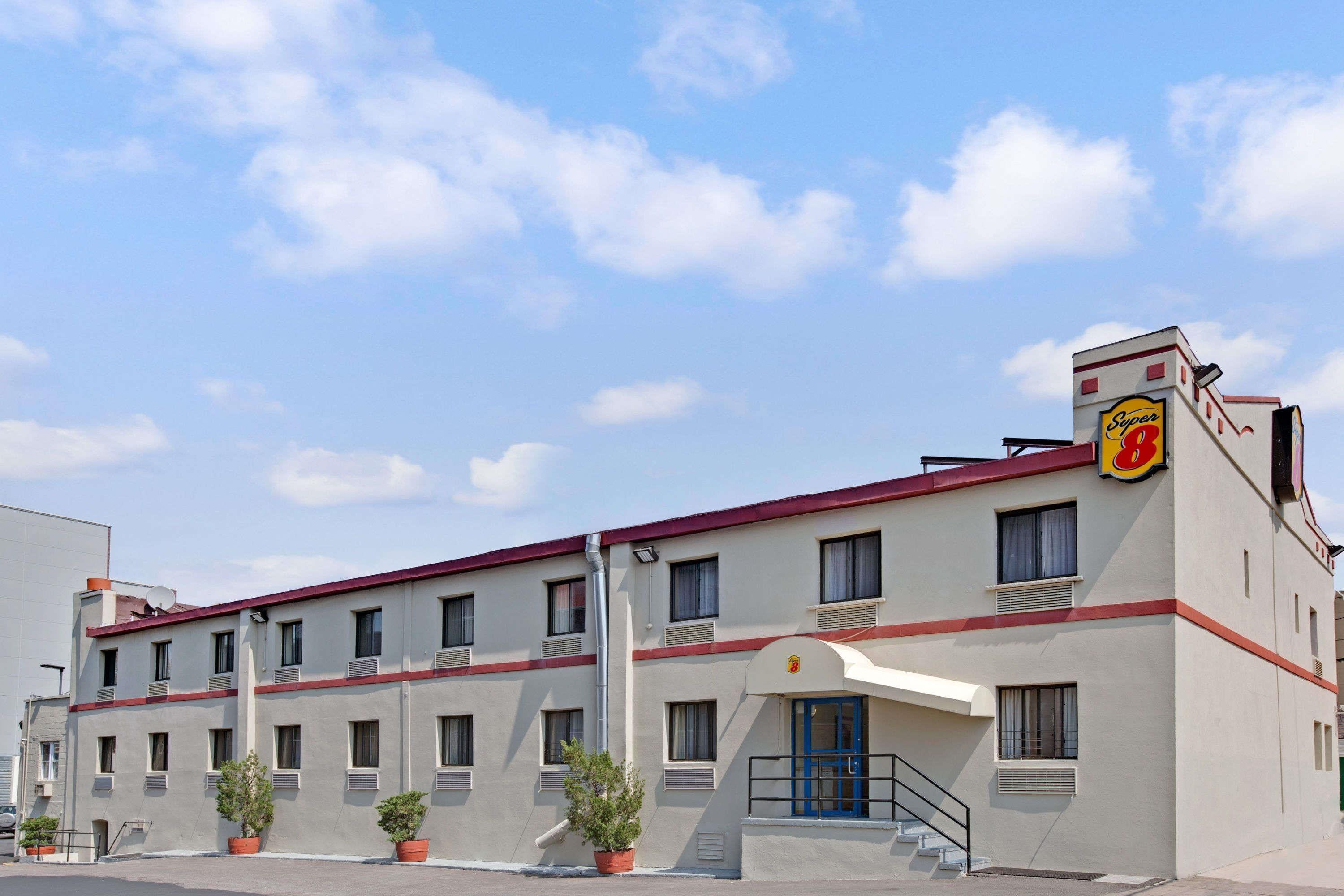 Super 8 By Wyndham Long Island Lga Hotel 2*