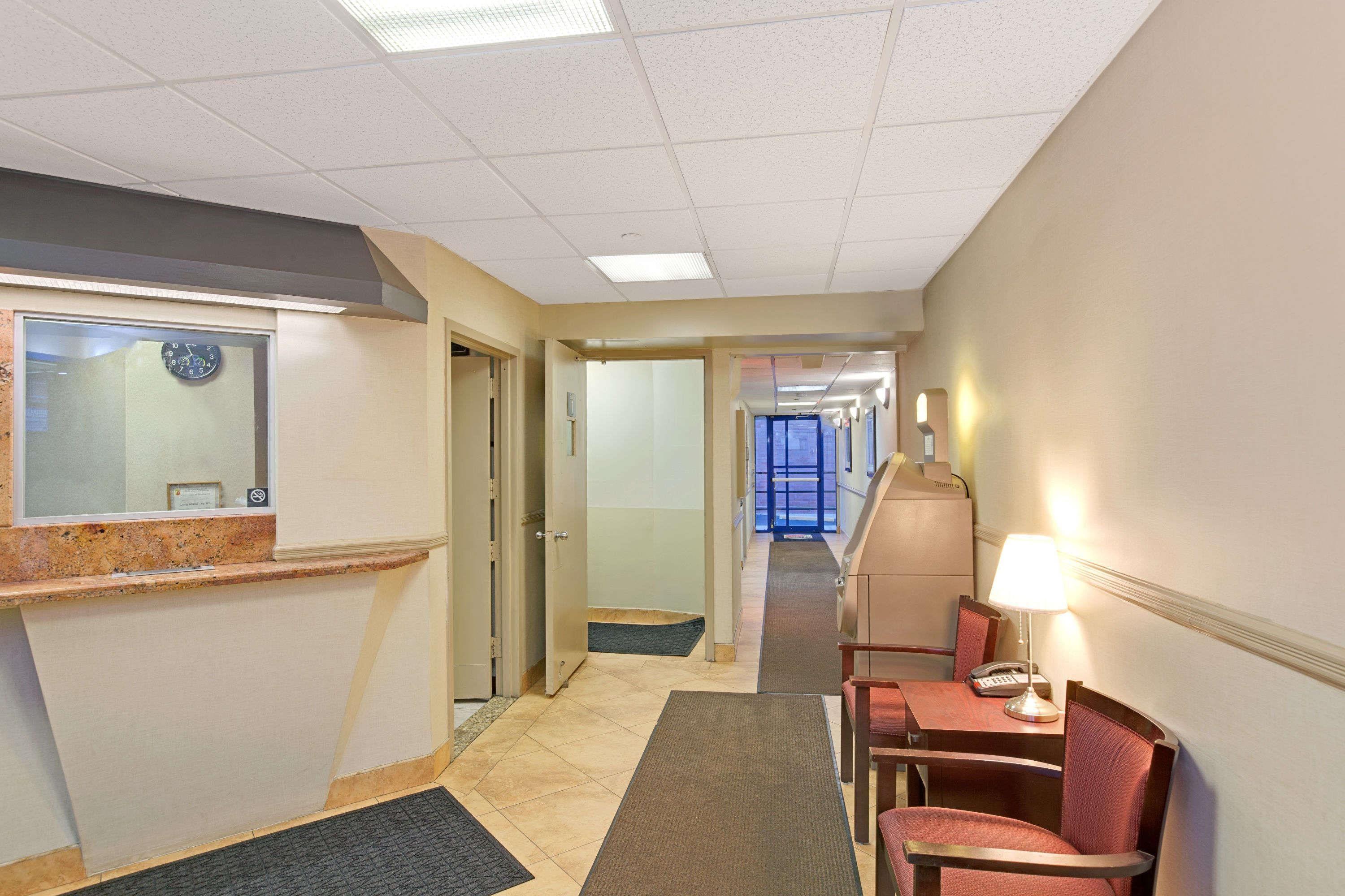 Super 8 By Wyndham Long Island Lga Hotel