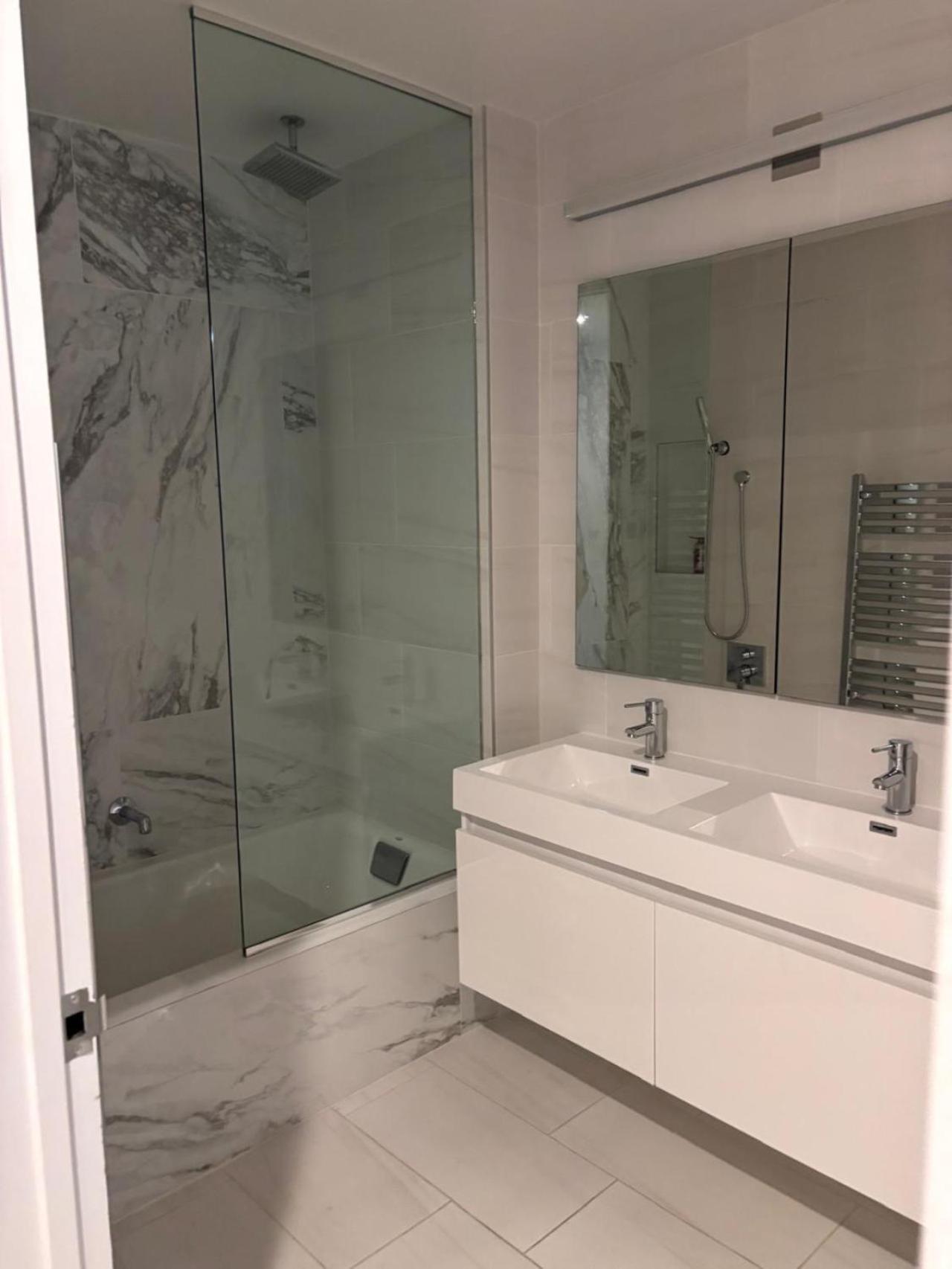 Location In Greenwich Village *