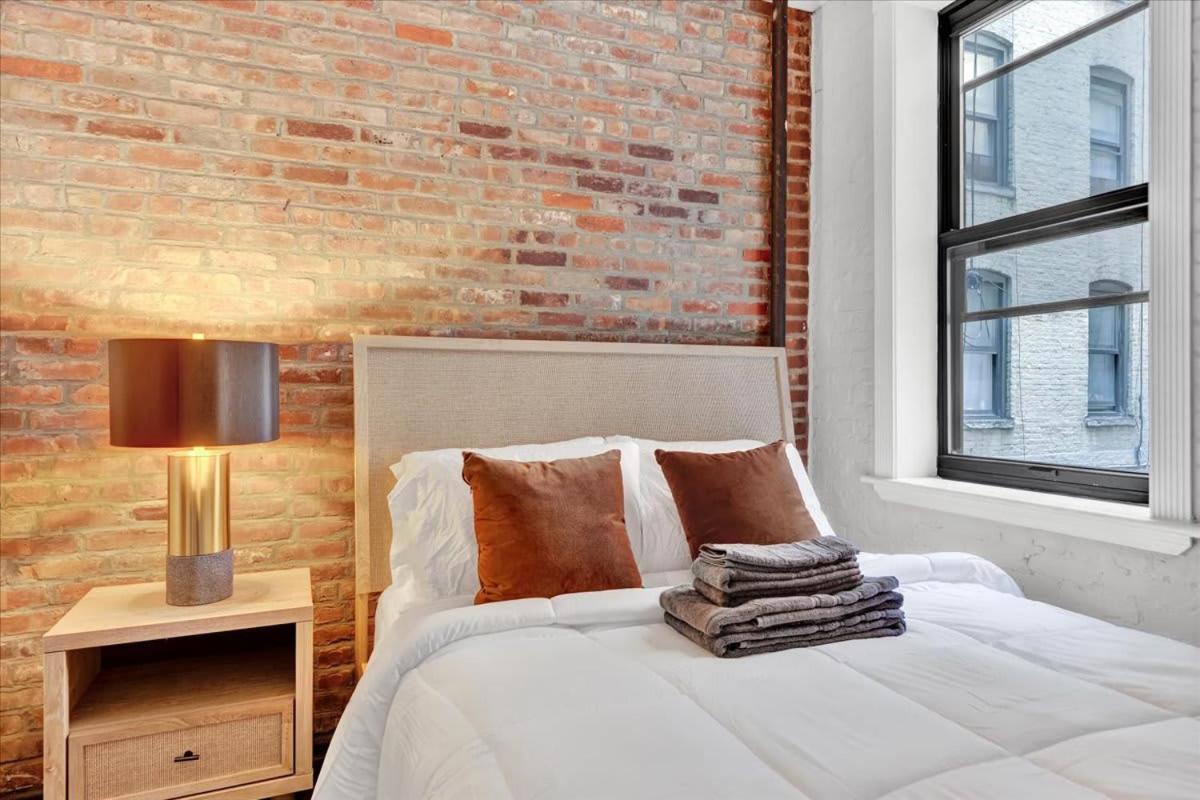 Stylish 3br-2ba In Gramercy -modern & Apartment