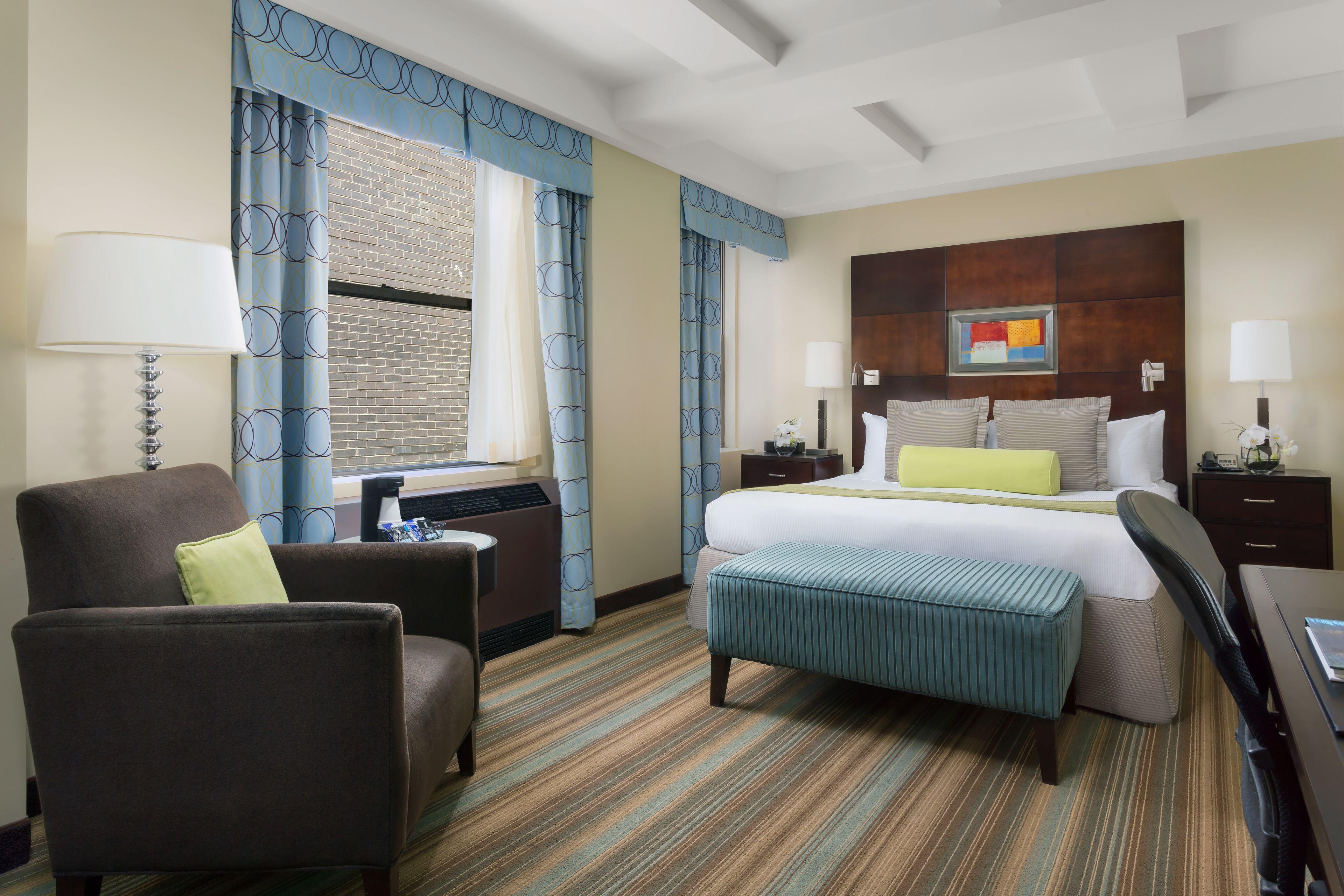 Aura Times Square 4*