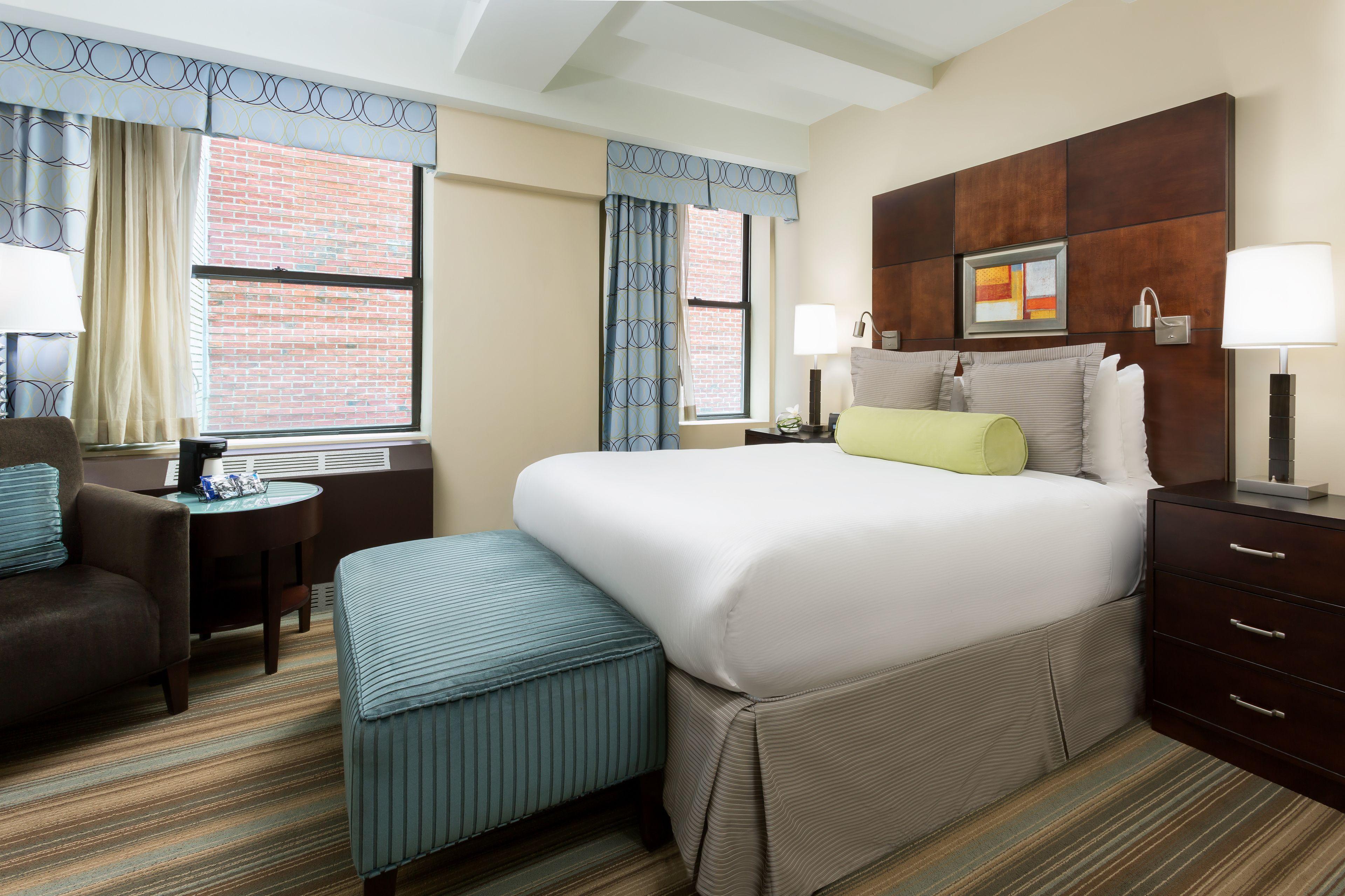 Aura Times Square 4*