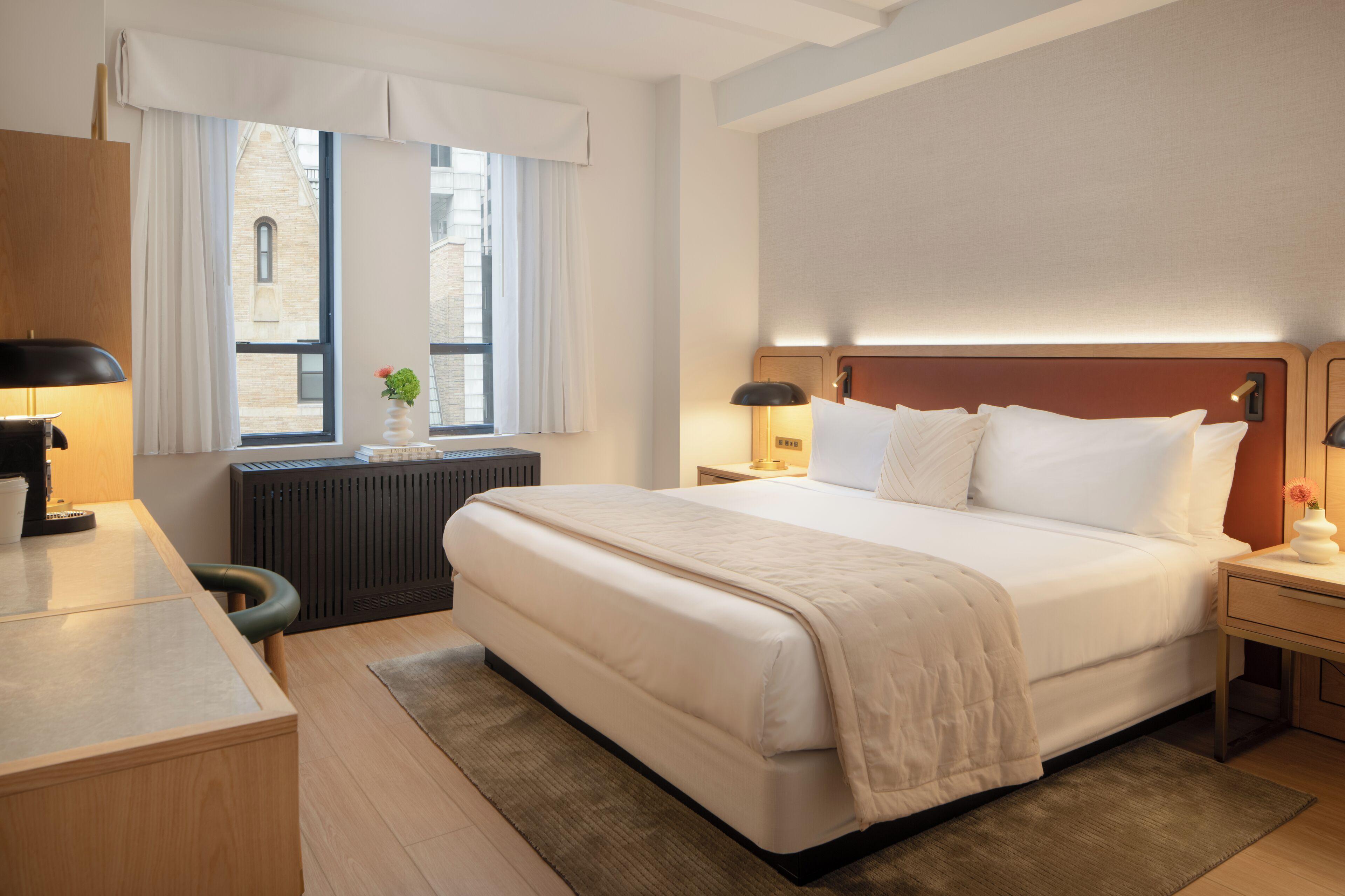 Aura Times Square 4*
