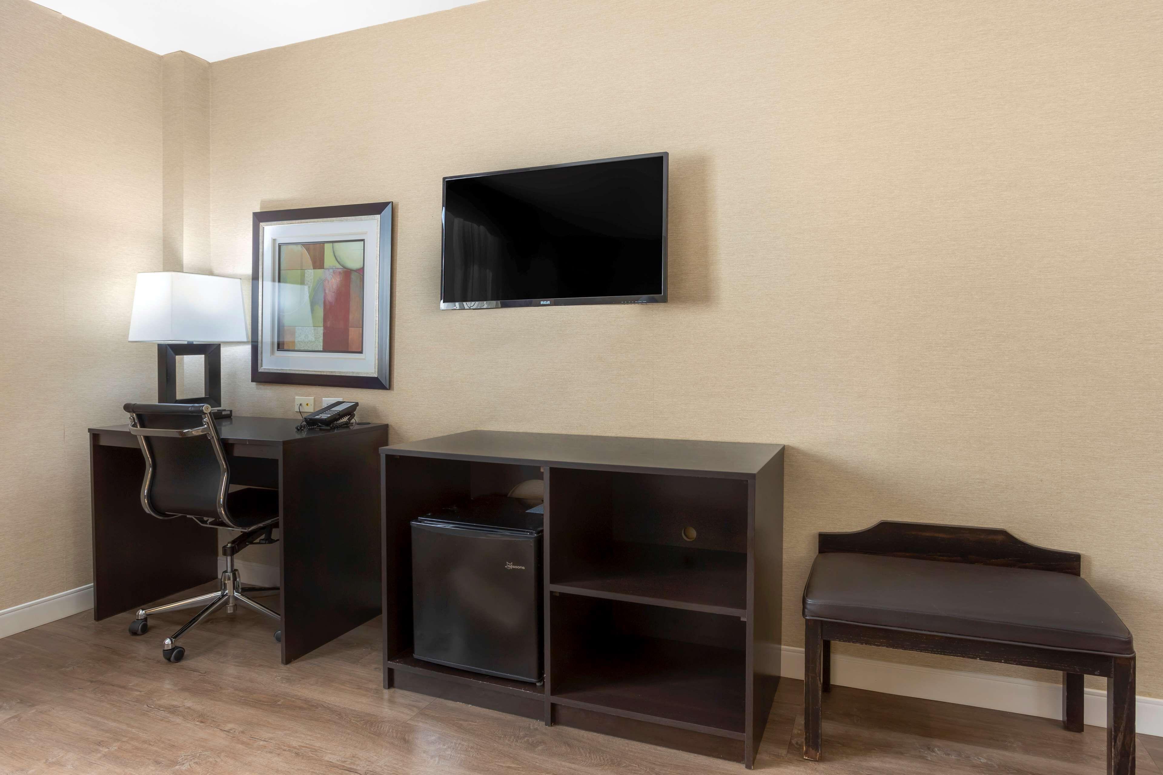 Western Plaza Hotel 3*