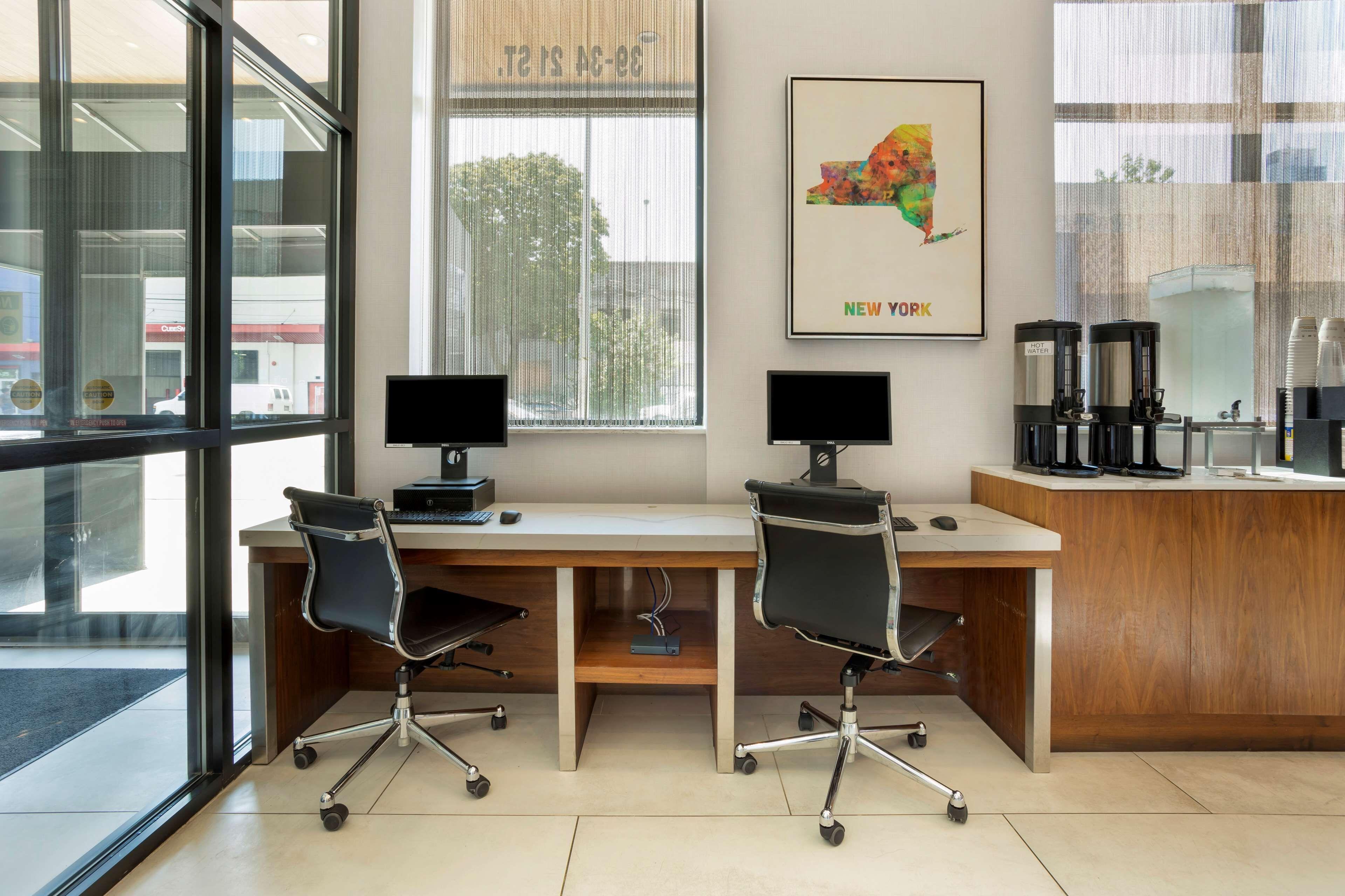 Western Plaza Hotel 3*