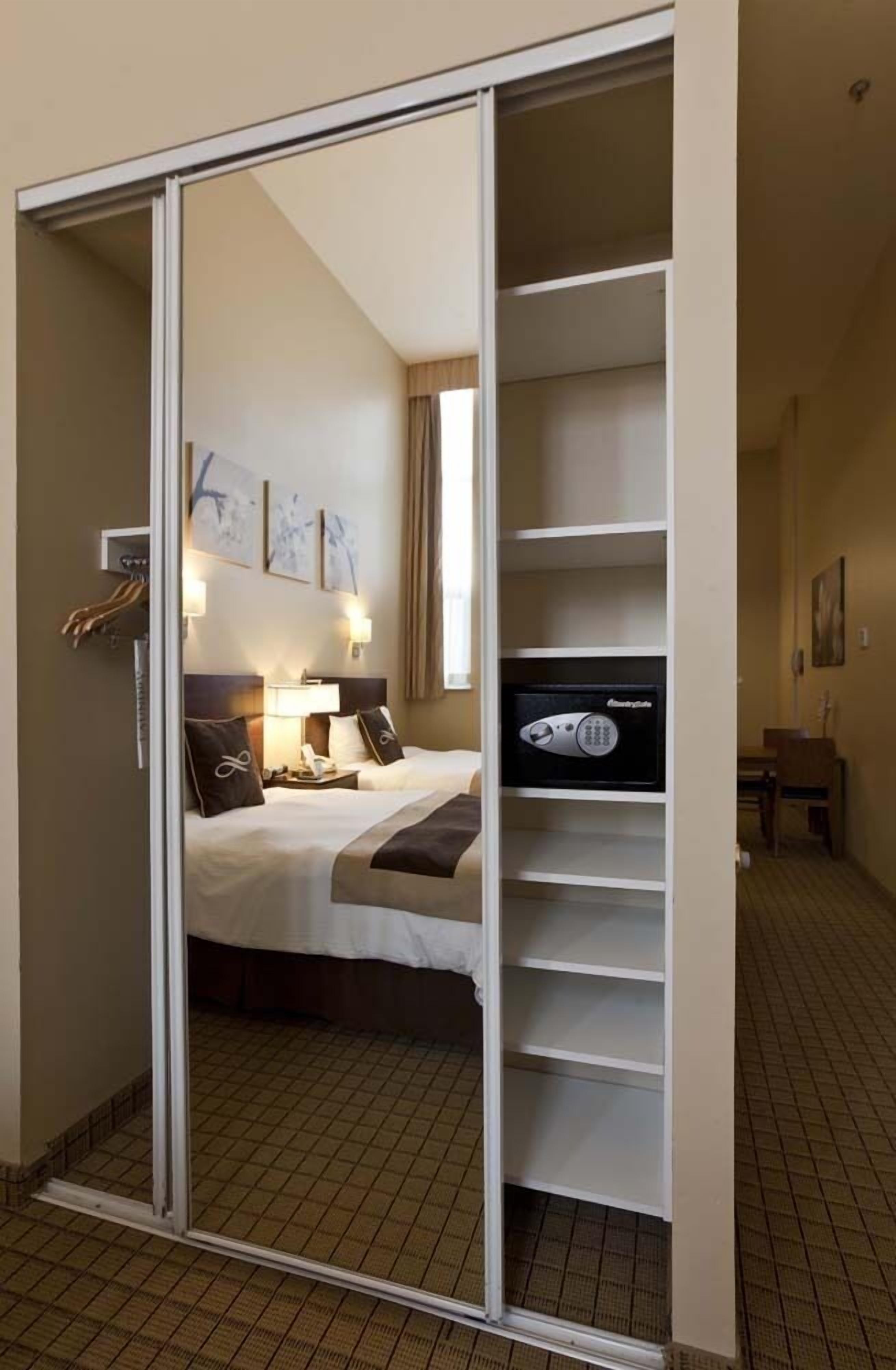 Pointe Plaza (adults Only) Hotel New York