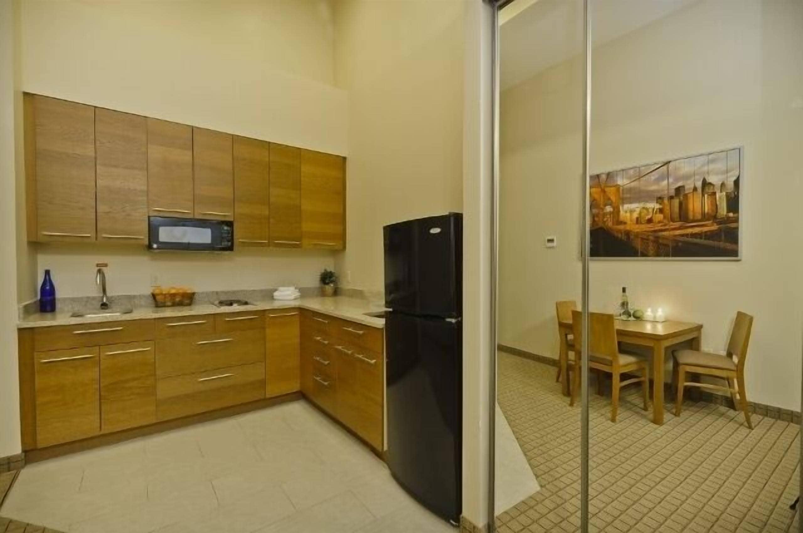 Hotel Pointe Plaza (adults Only) 3*