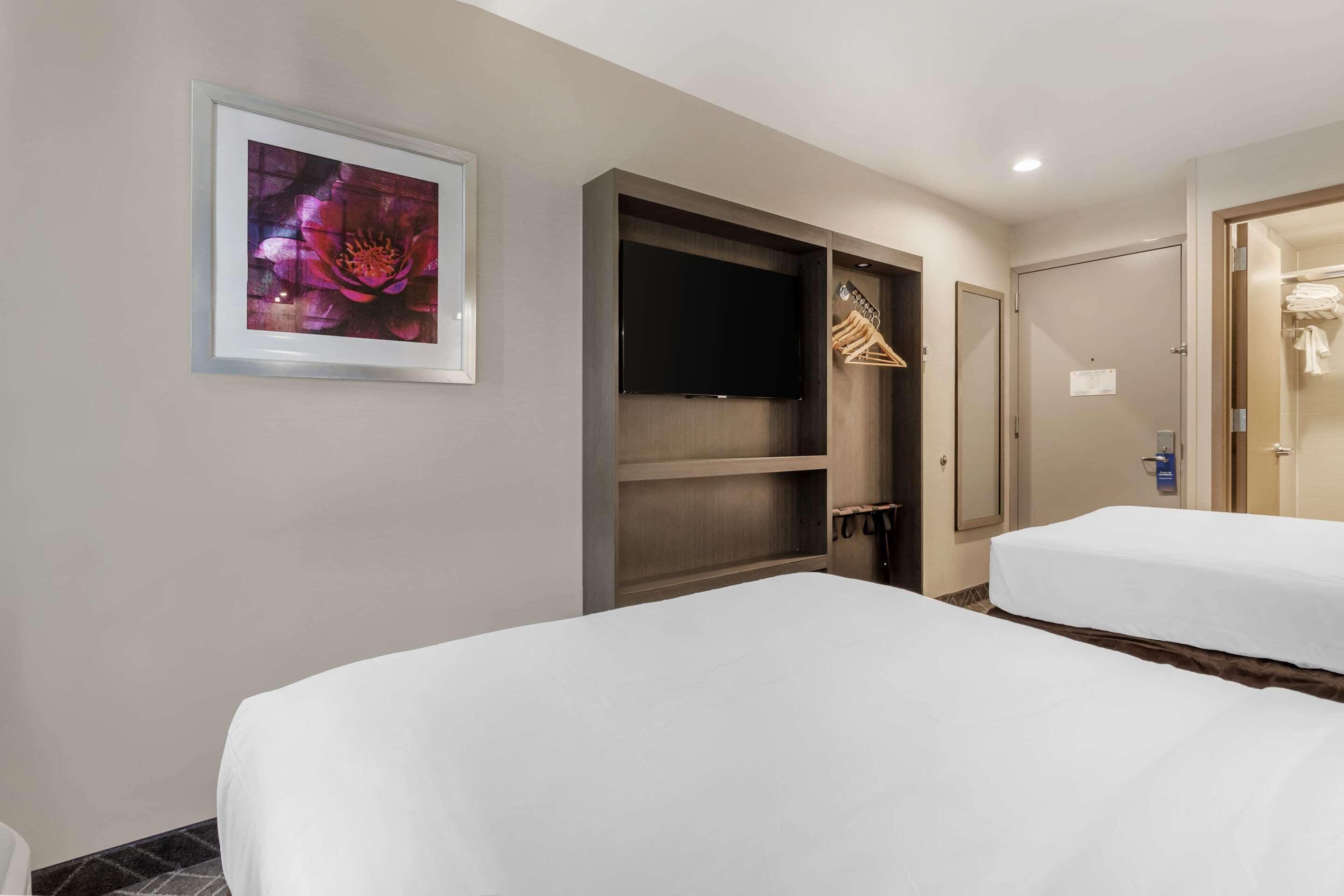 Times Square West Hotel, Bw Signature Collection Hotel 3*