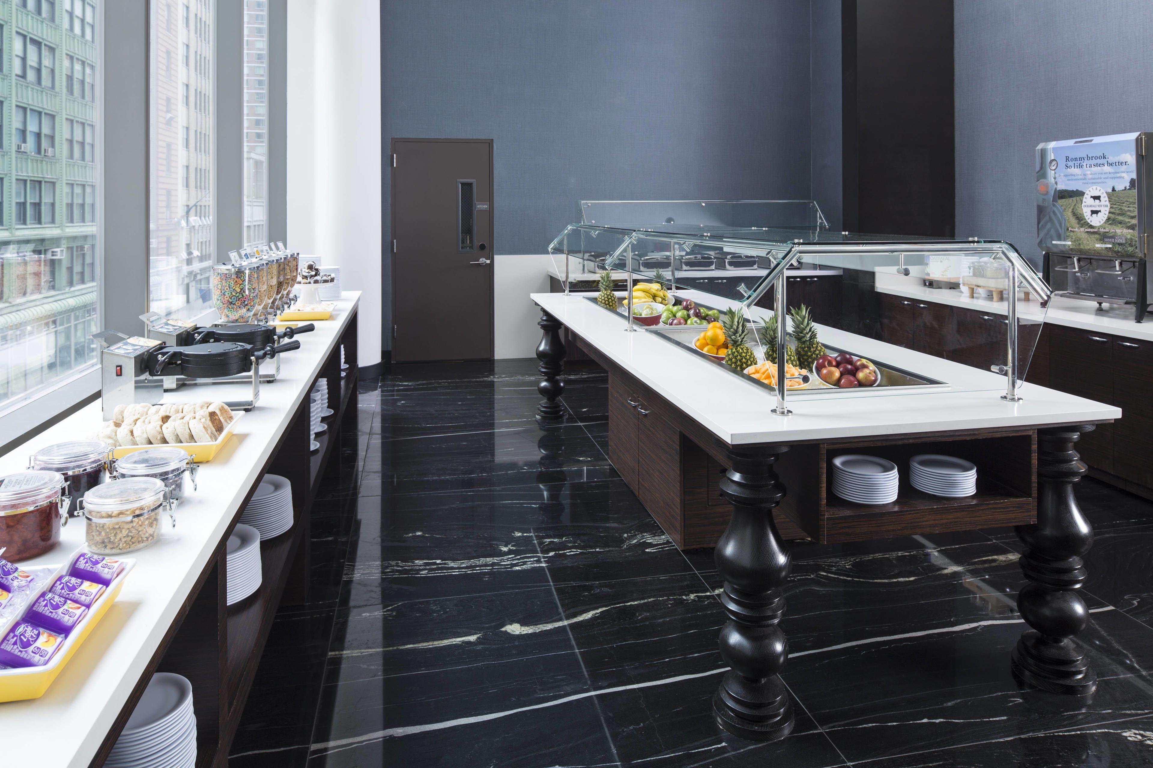 By Marriott Manhattan/central Park New York