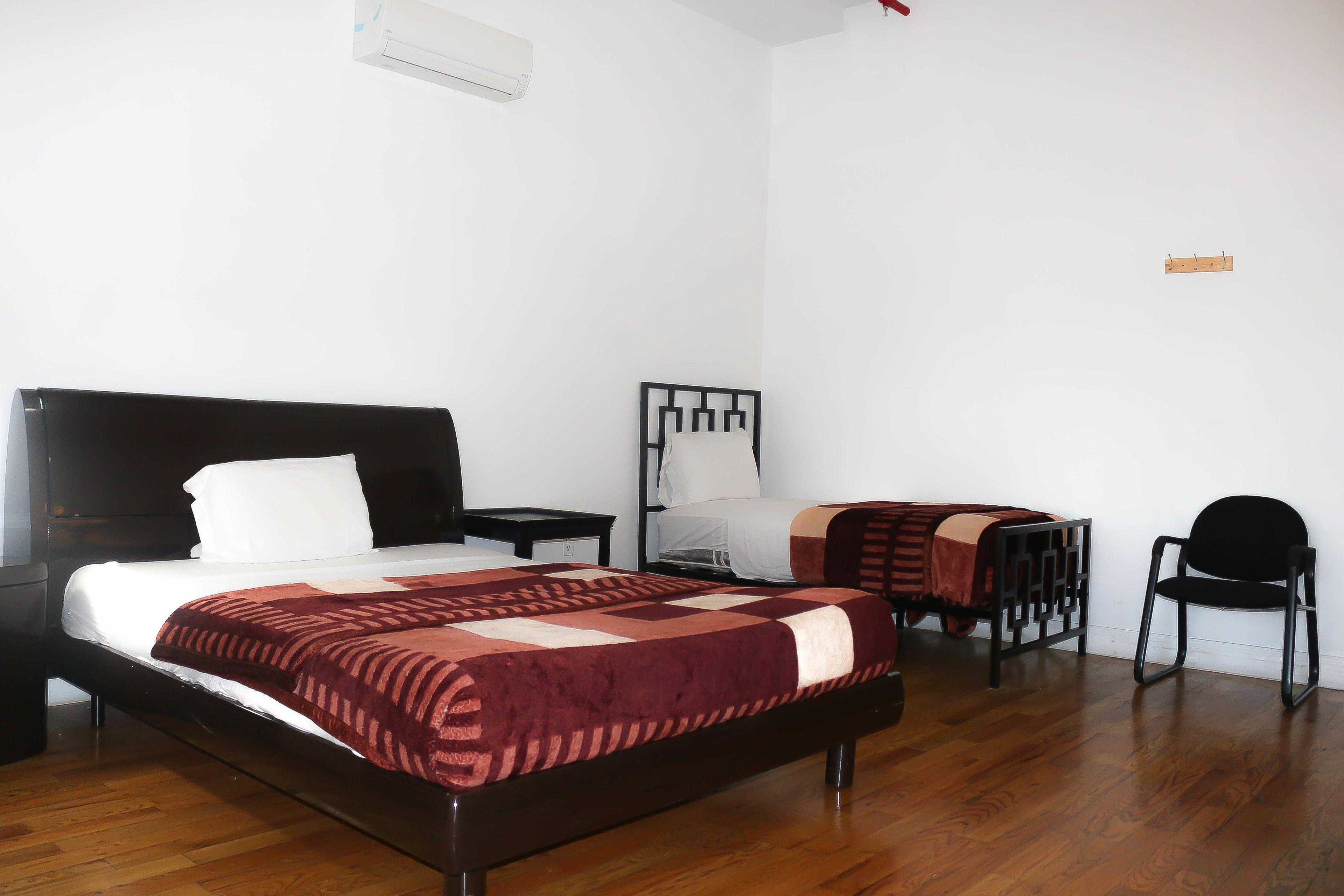 Hostel Ny Moore *