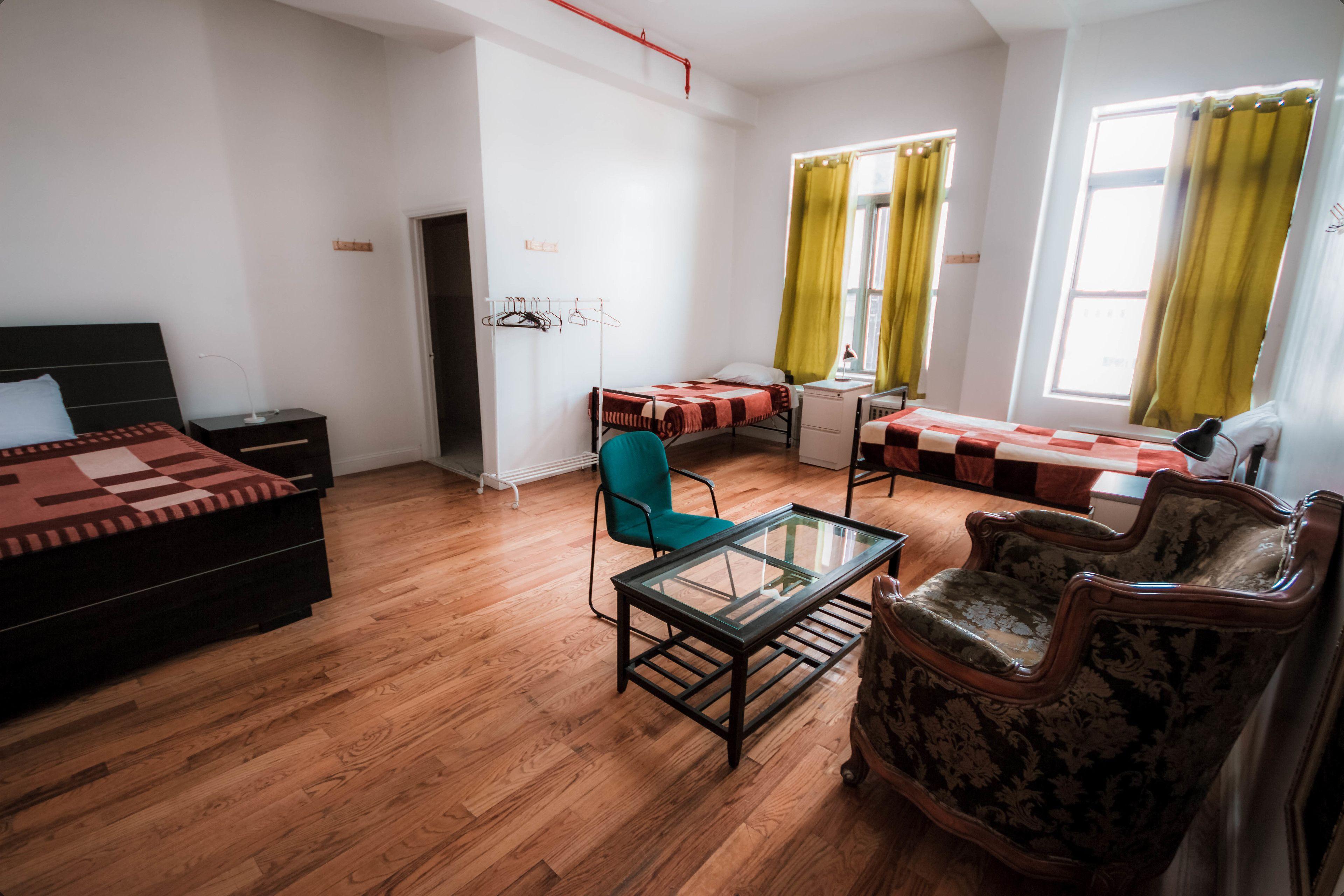 Hostel Ny Moore *