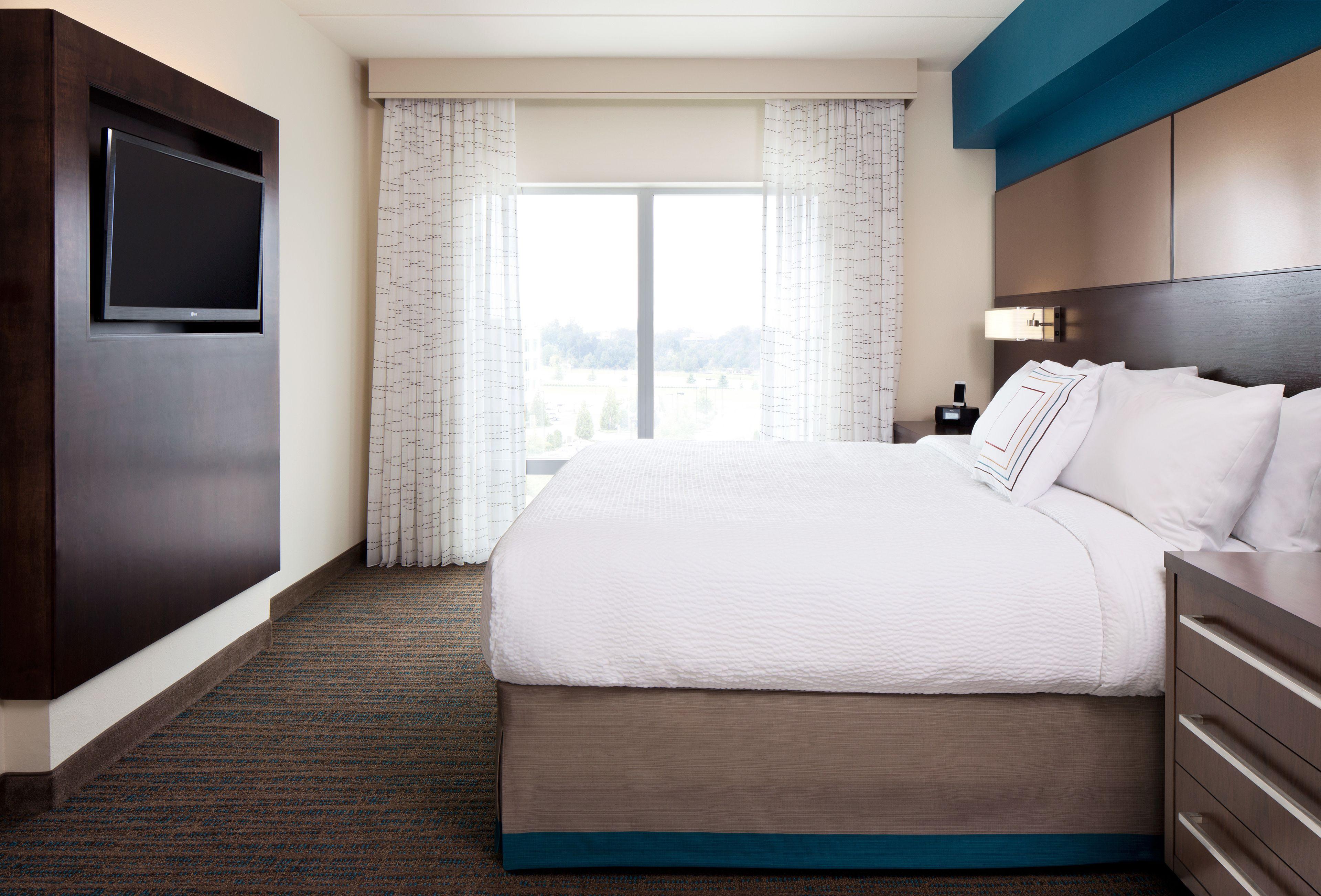 By Marriott The Bronx At Metro Center Atrium Hotel New York