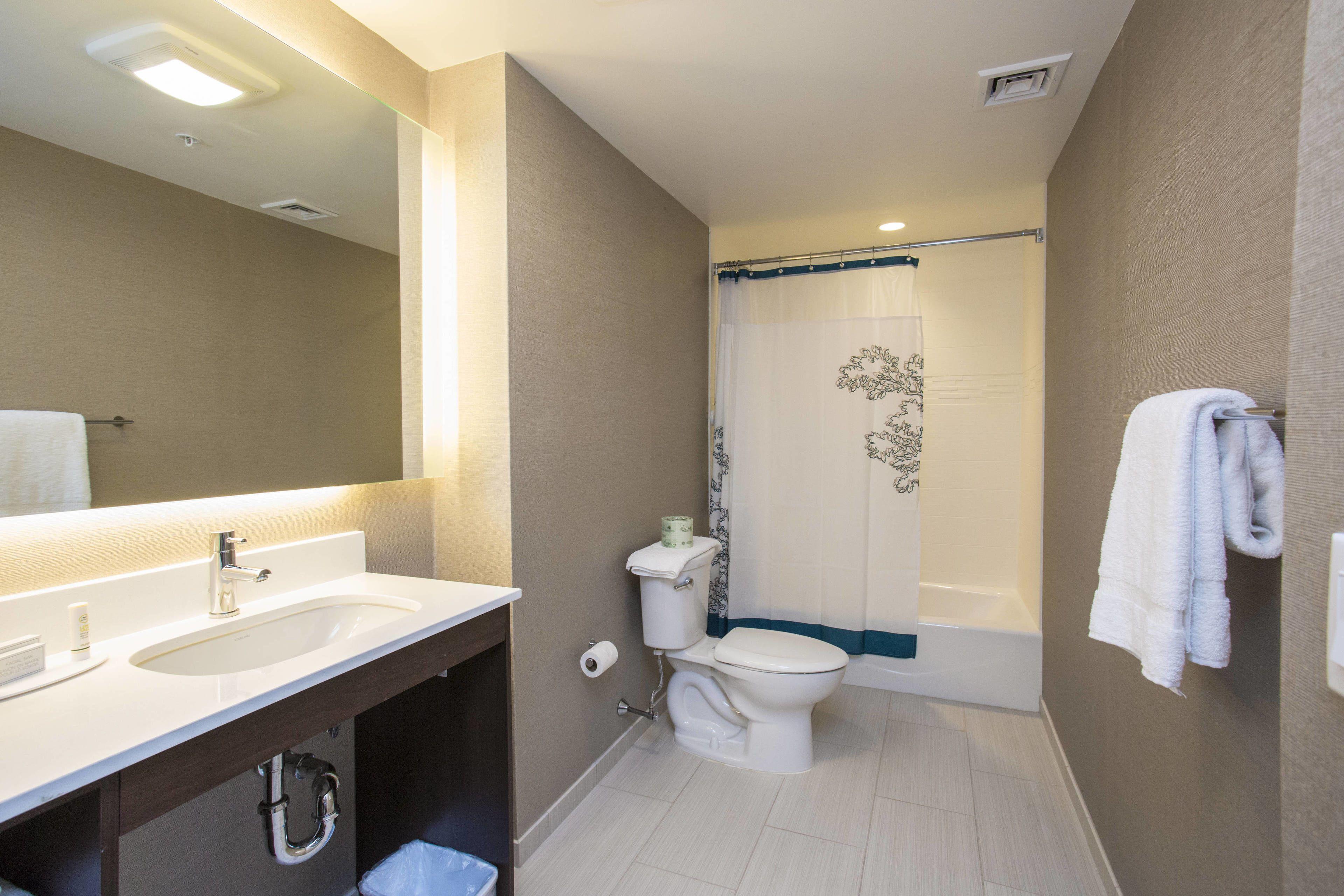 By Marriott The Bronx At Metro Center Atrium Hotel New York
