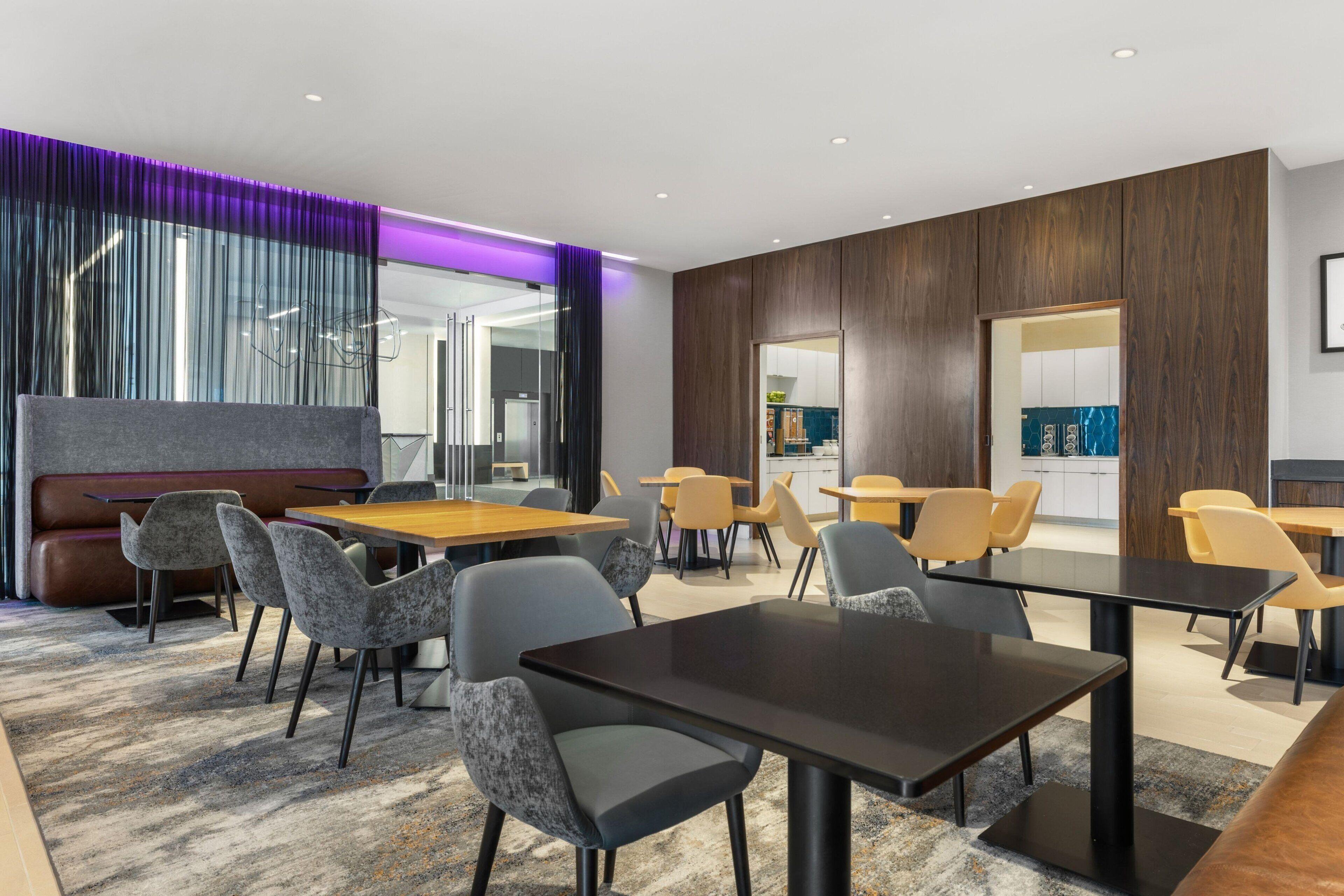 By Marriott The Bronx At Metro Center Atrium Hotel 3*