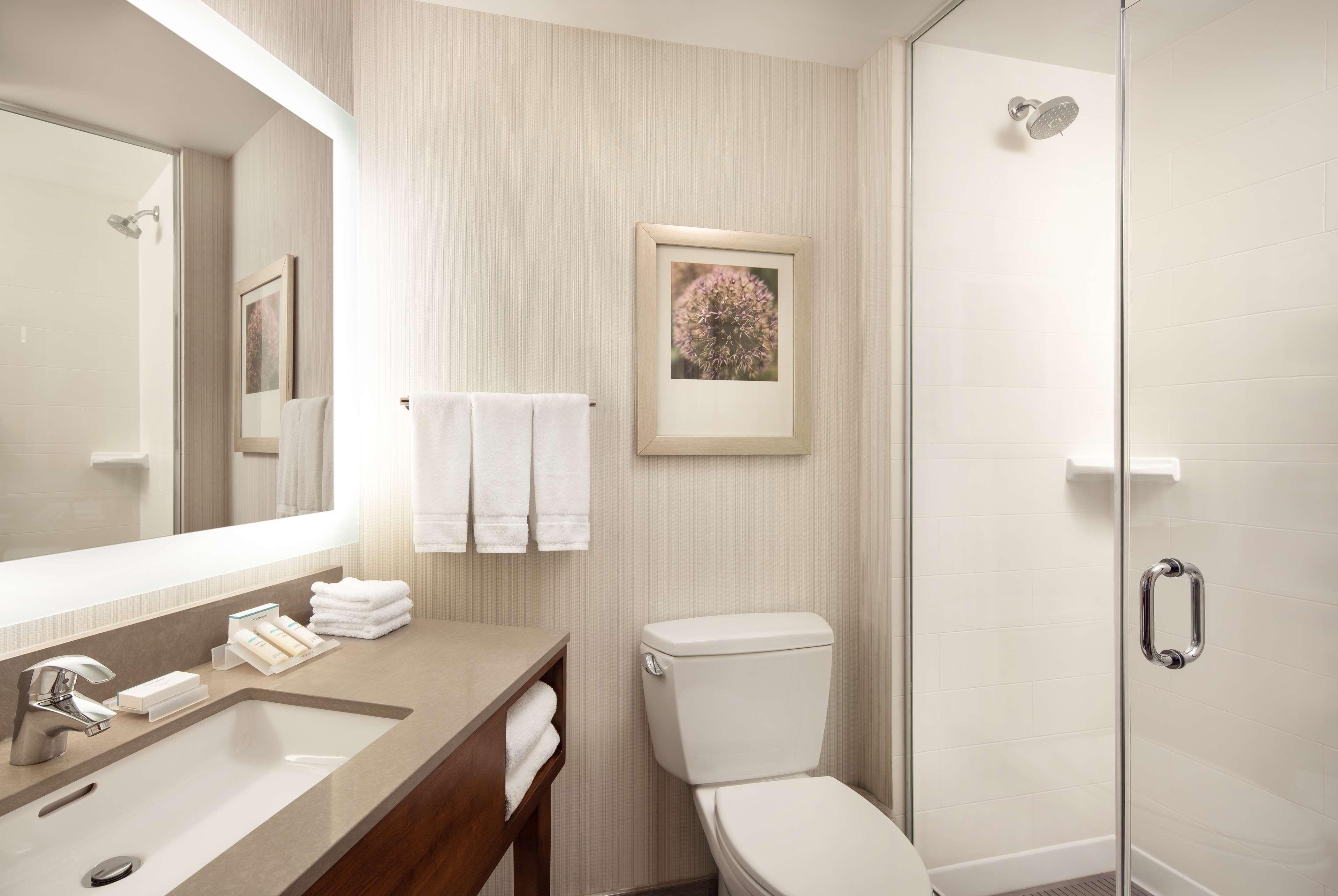 Hilton Garden Long Island Hotel