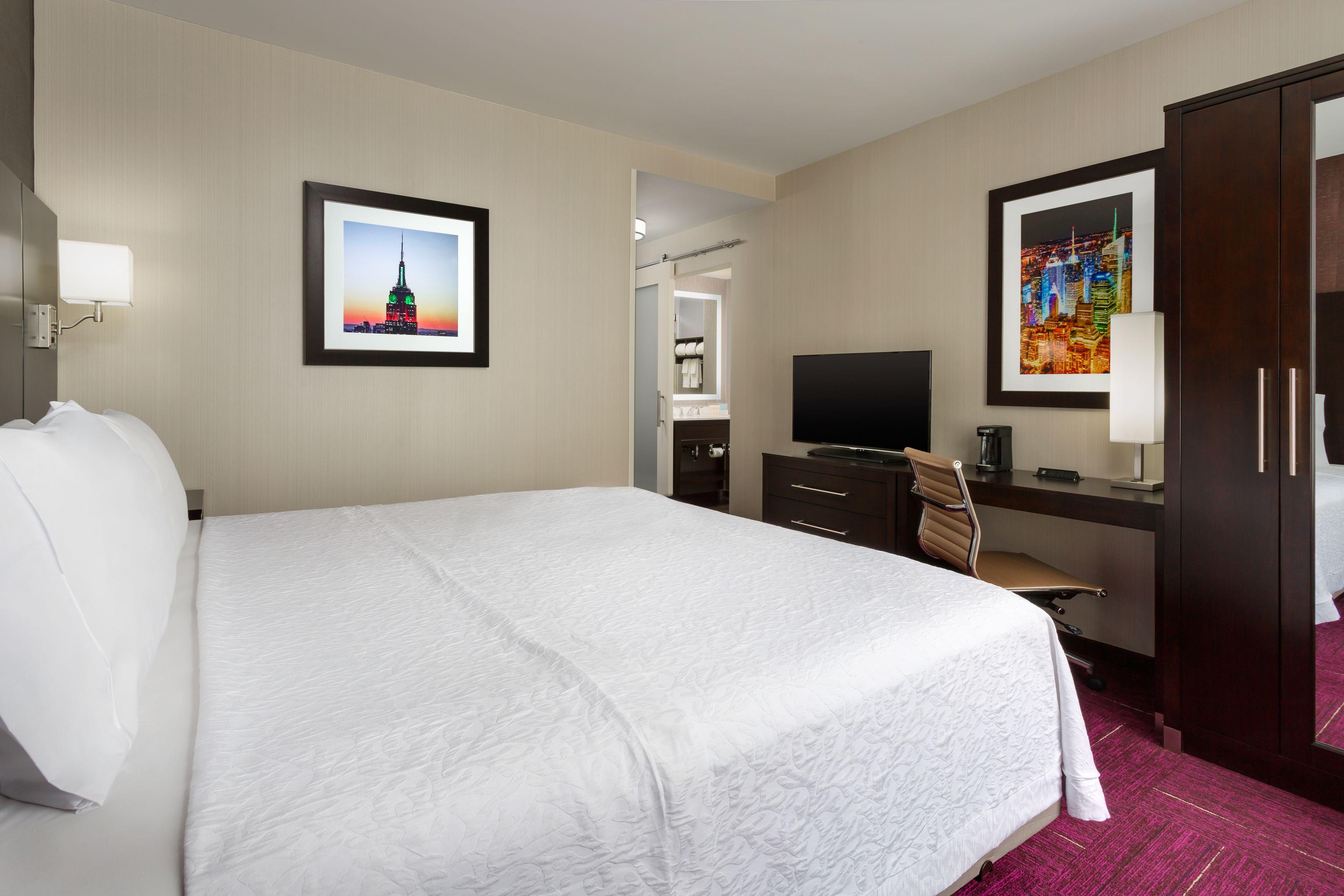 Hampton Times Square 3*
