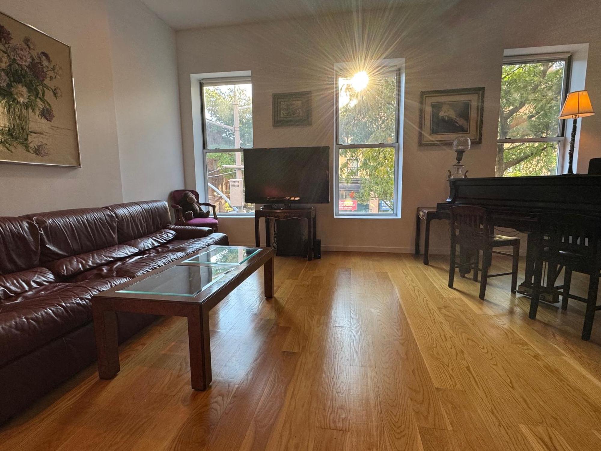 Large And Luxurious In Strivers Row Apartment *