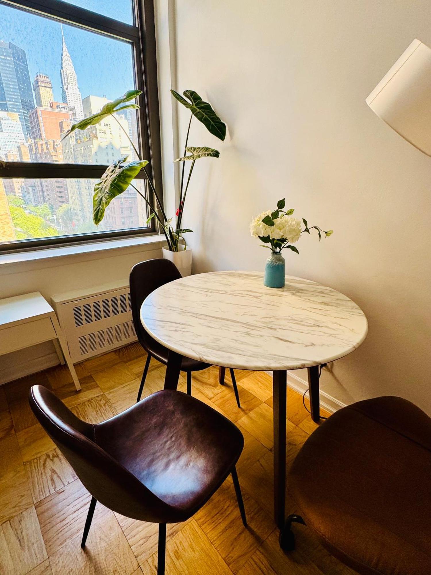 Midtown Park Ave Charming Chrysler View Corner New York