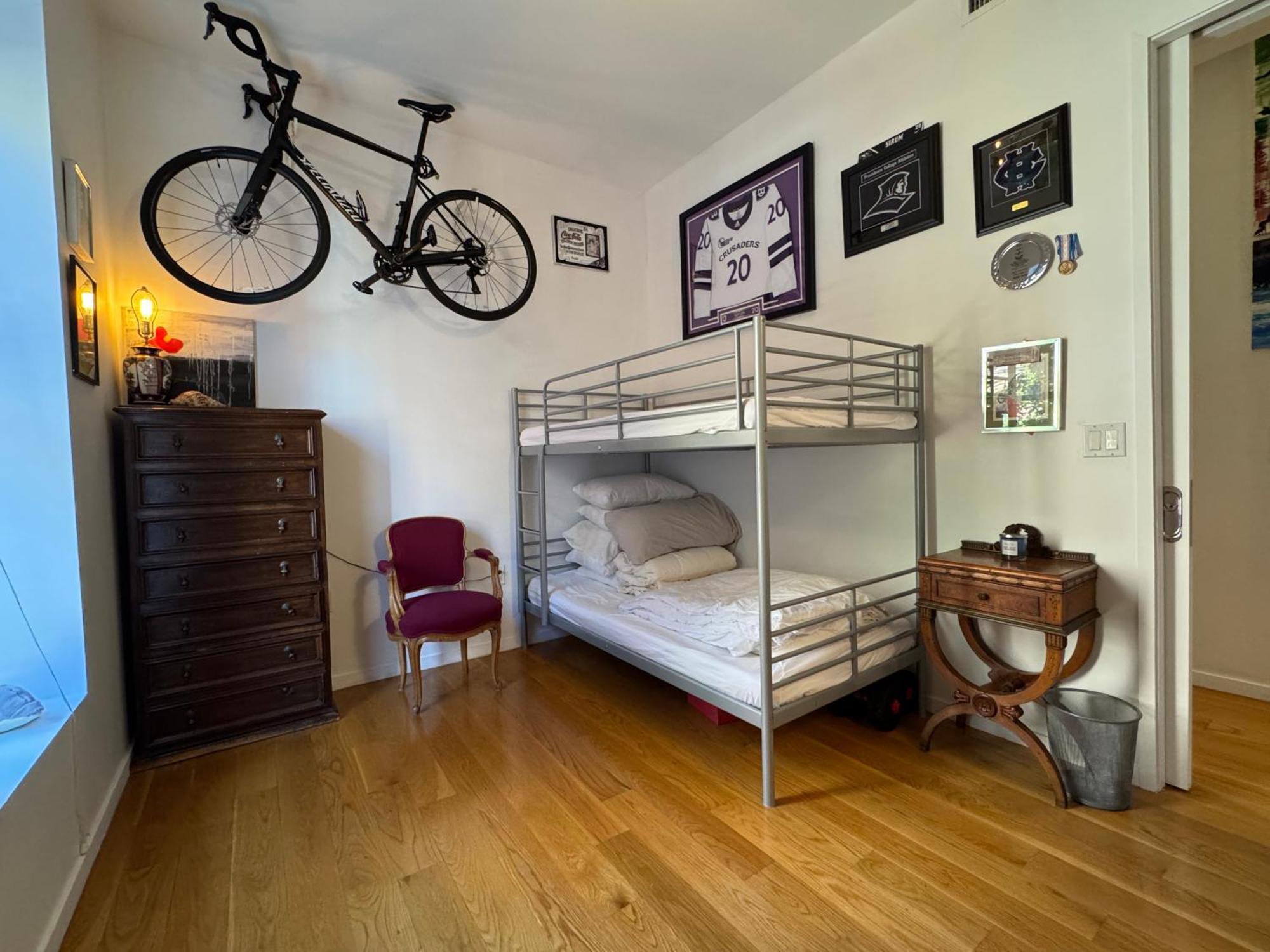 Large And Luxurious In Strivers Row Apartment New York