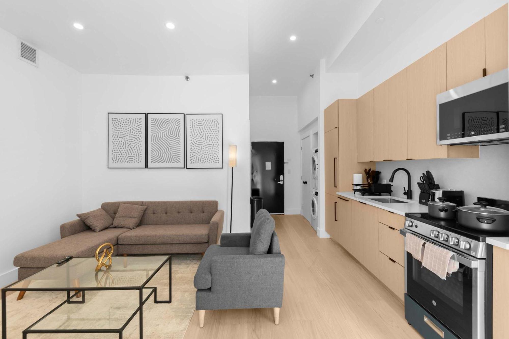 19-4g 2br 2baths Luxury East Village *