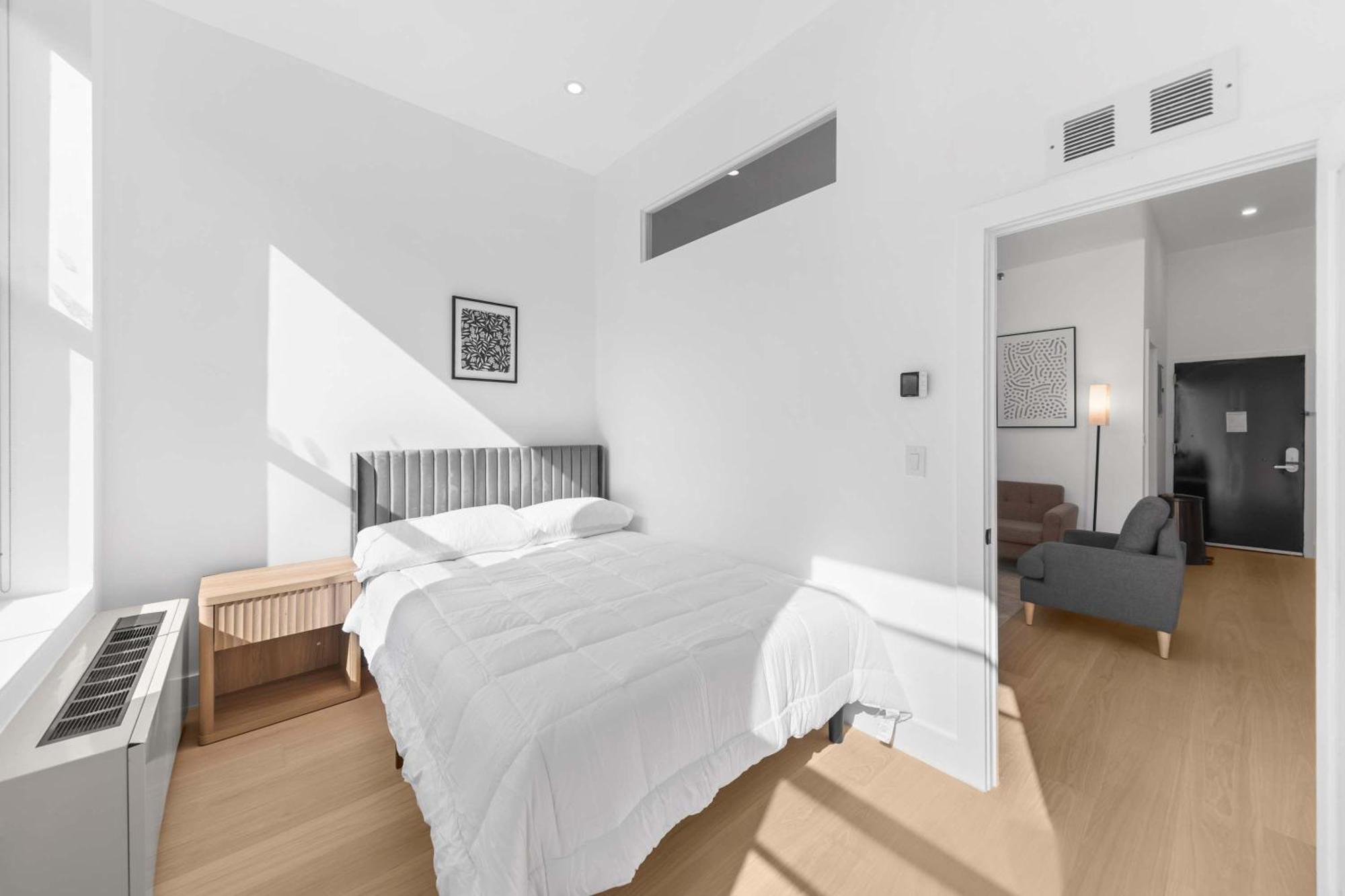 19-4g 2br 2baths Luxury East Village Apartment New York