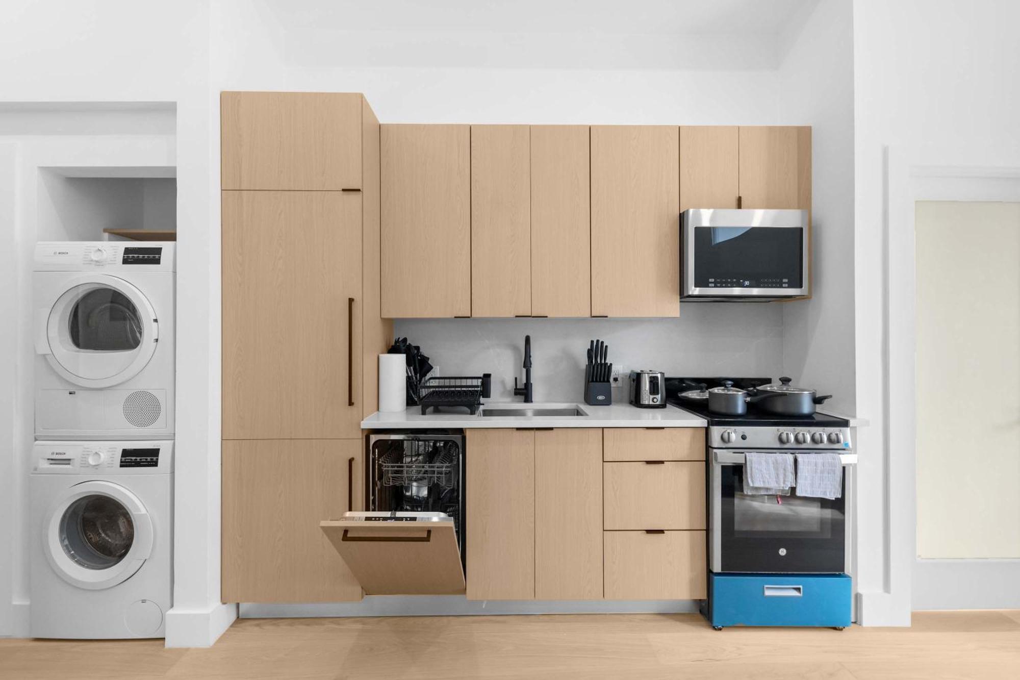 19-4g 2br 2baths Luxury East Village Apartment