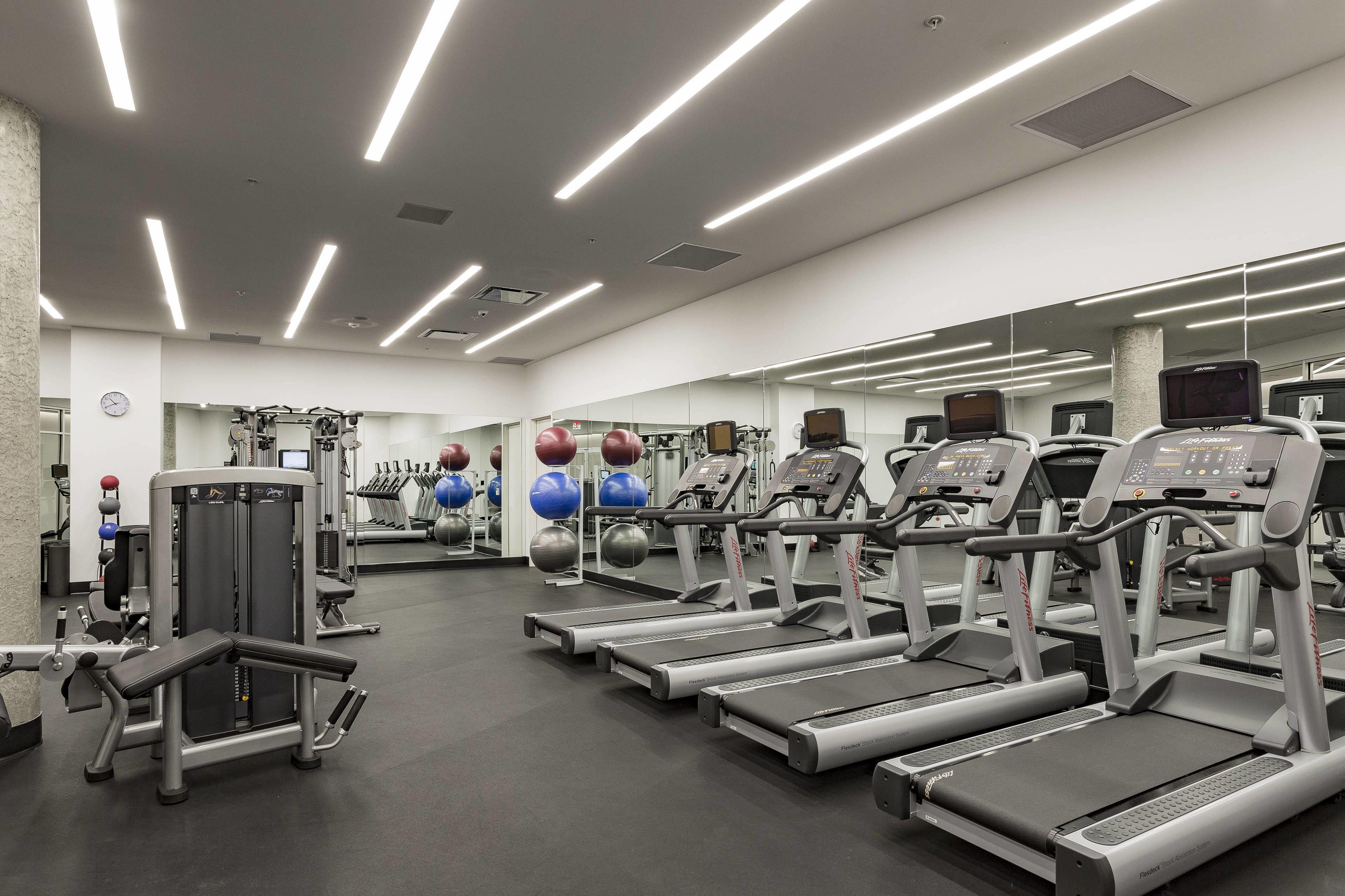 Courtyard By Marriott Long Island City/new York Manhattan View Hotel 3*