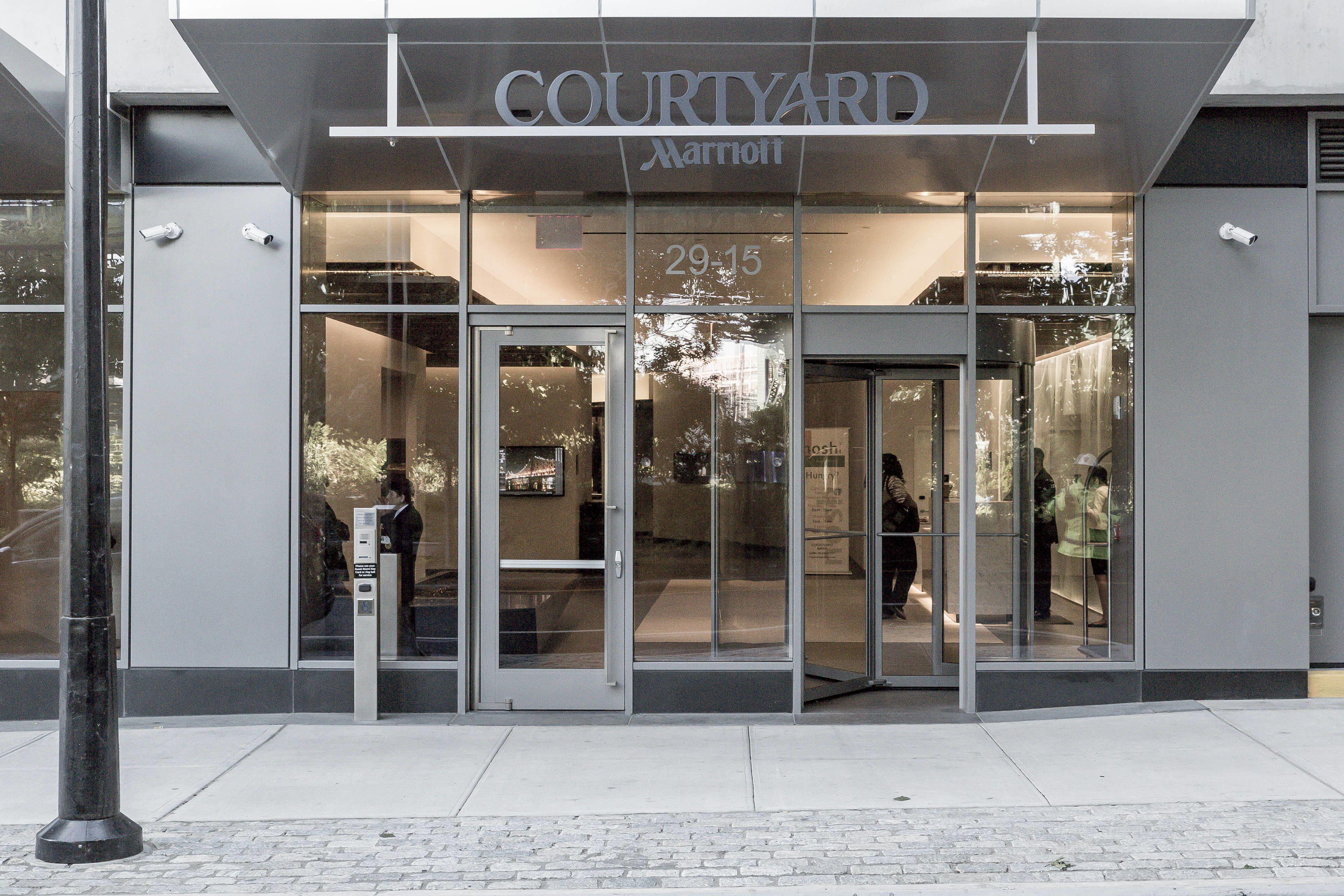 Courtyard By Marriott Long Island City/new York Manhattan View 3*