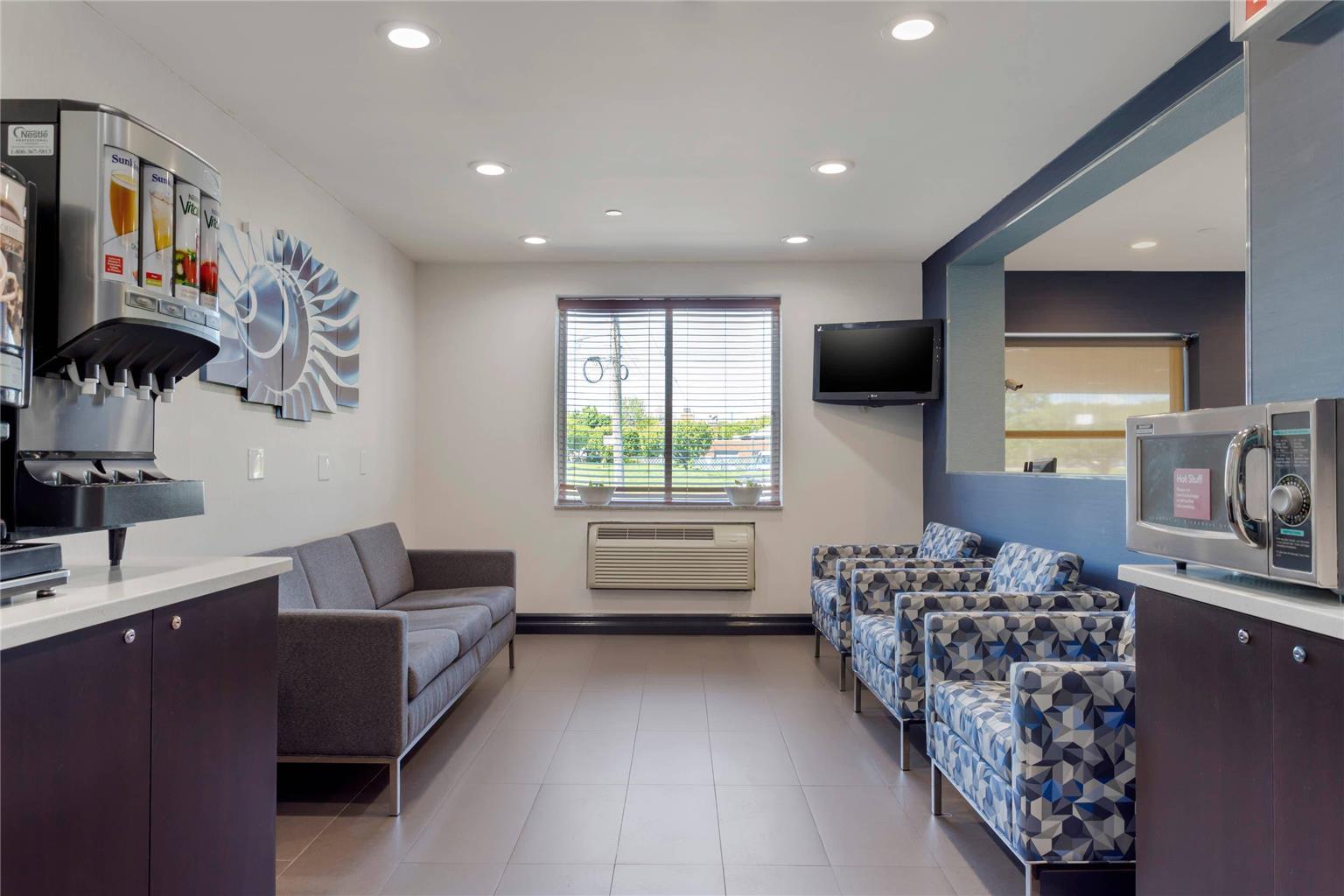 Avion Near Lga Airport, An Ascend Collection New York