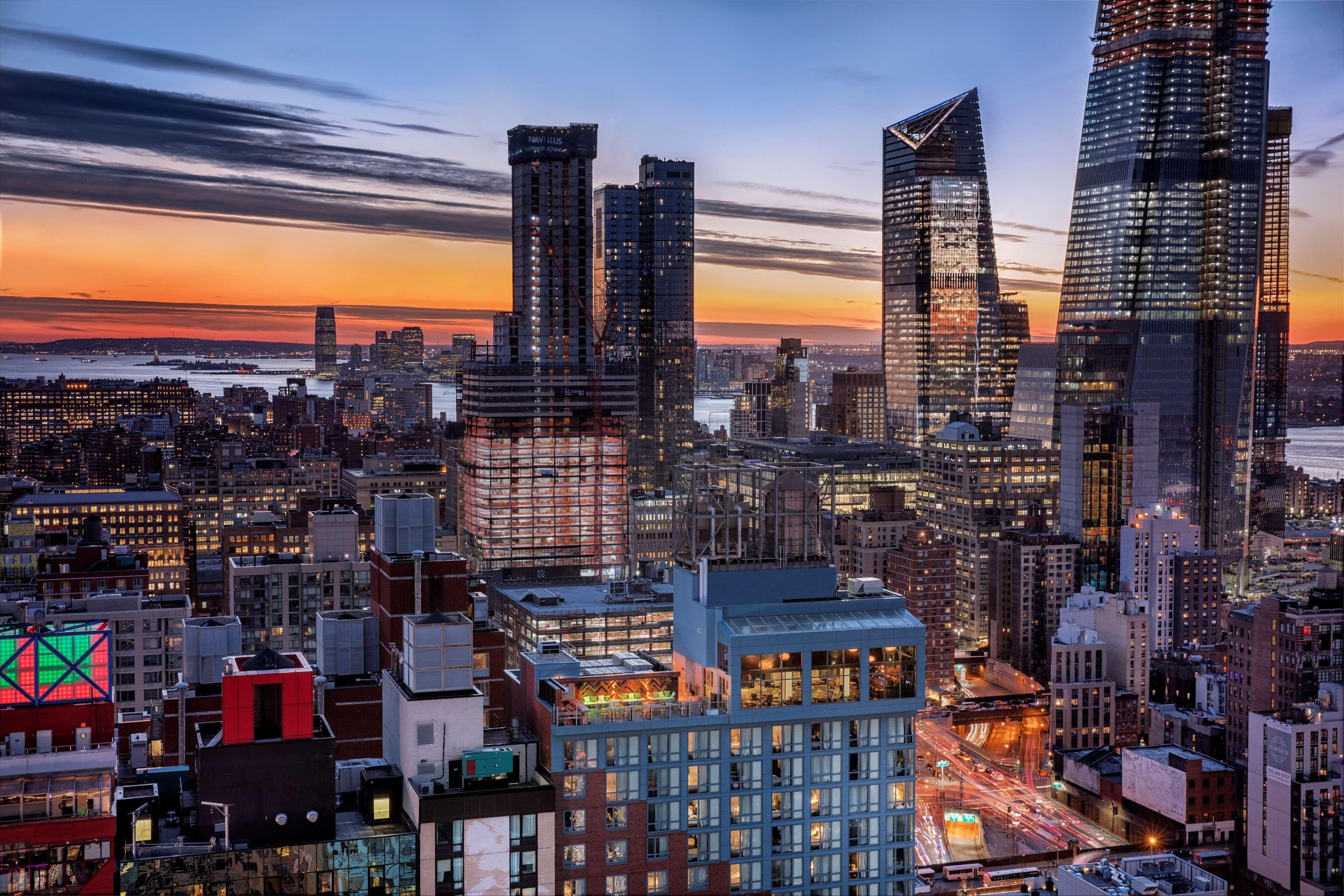 Doubletree By Hilton New York Times Square West Hotel 4*