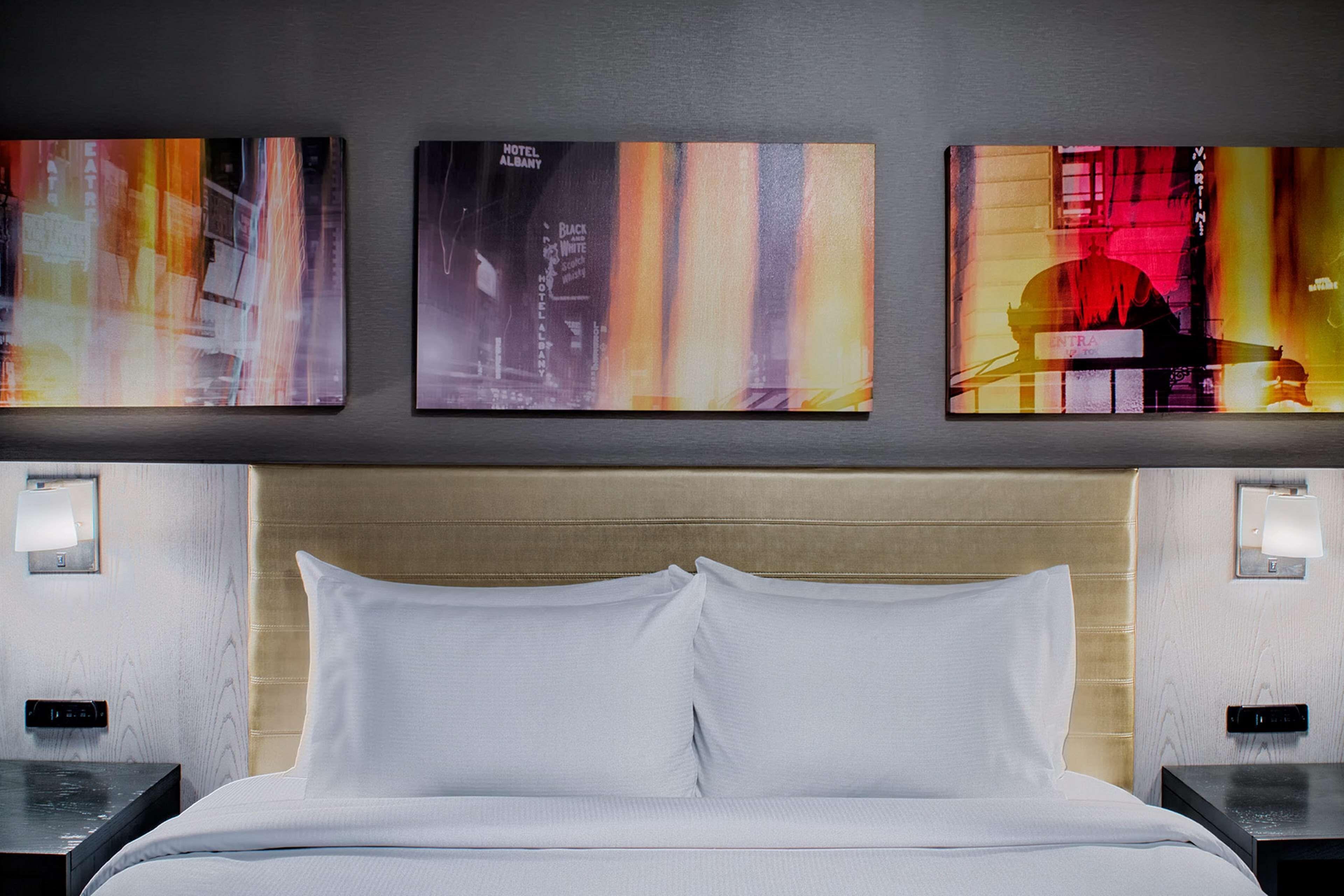 Doubletree By Hilton New York Times Square West Hotel