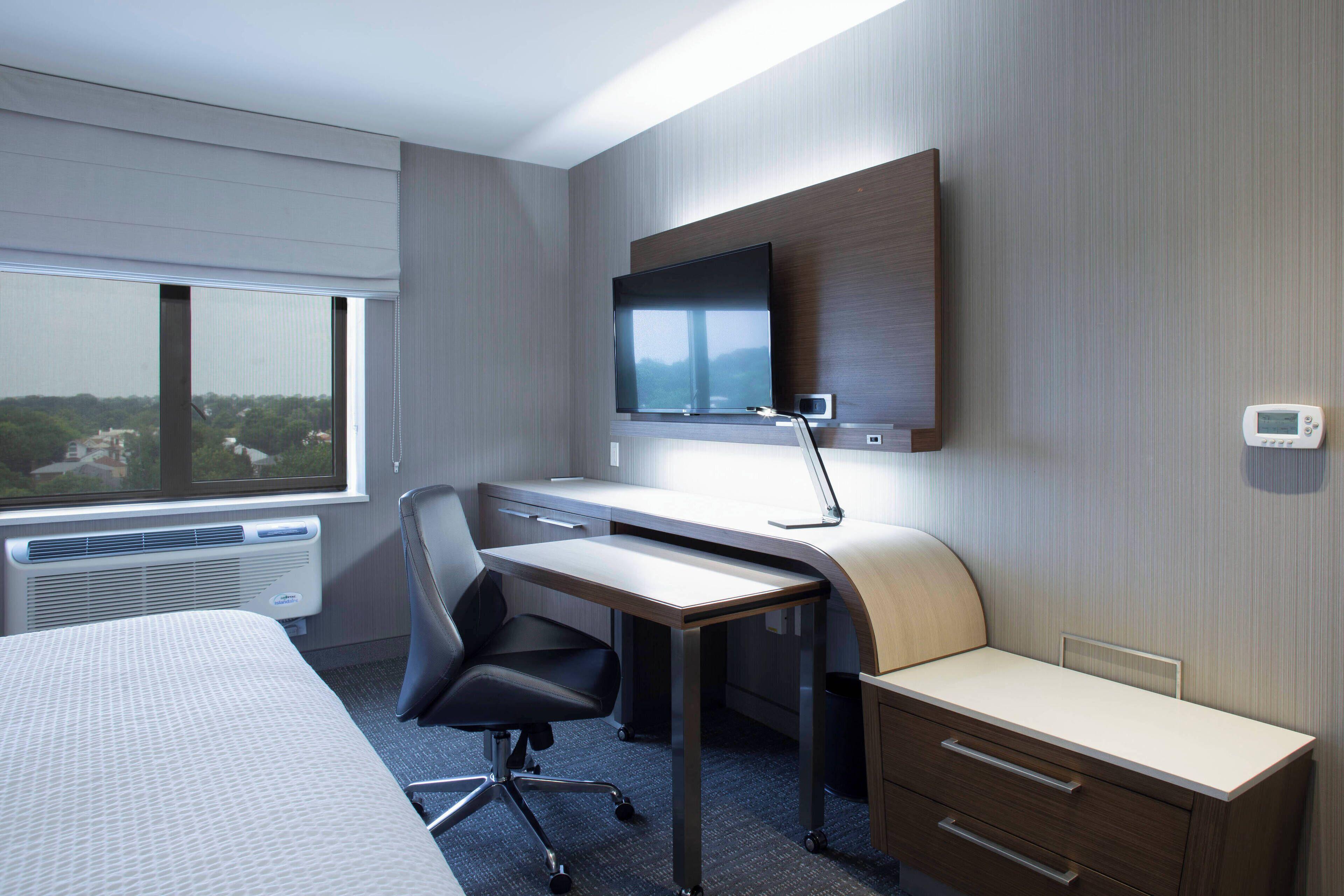 Courtyard By Marriott Queens/fresh Meadows 3*