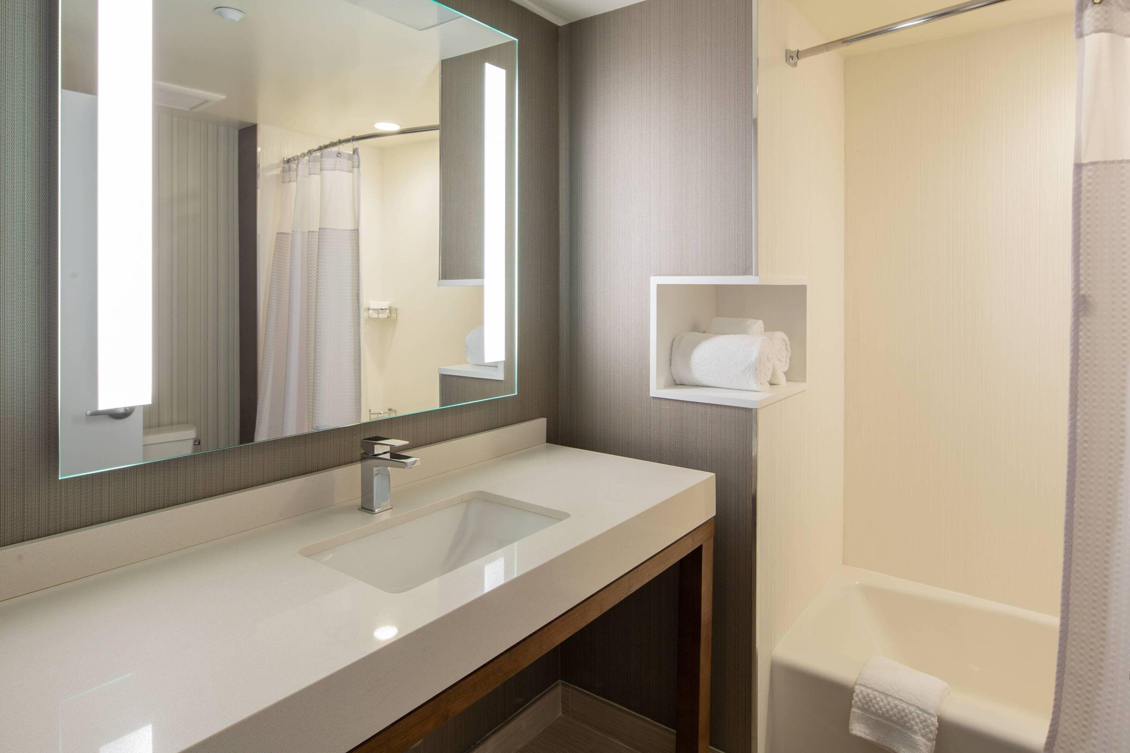 Hotel Courtyard By Marriott Queens/fresh Meadows 3*