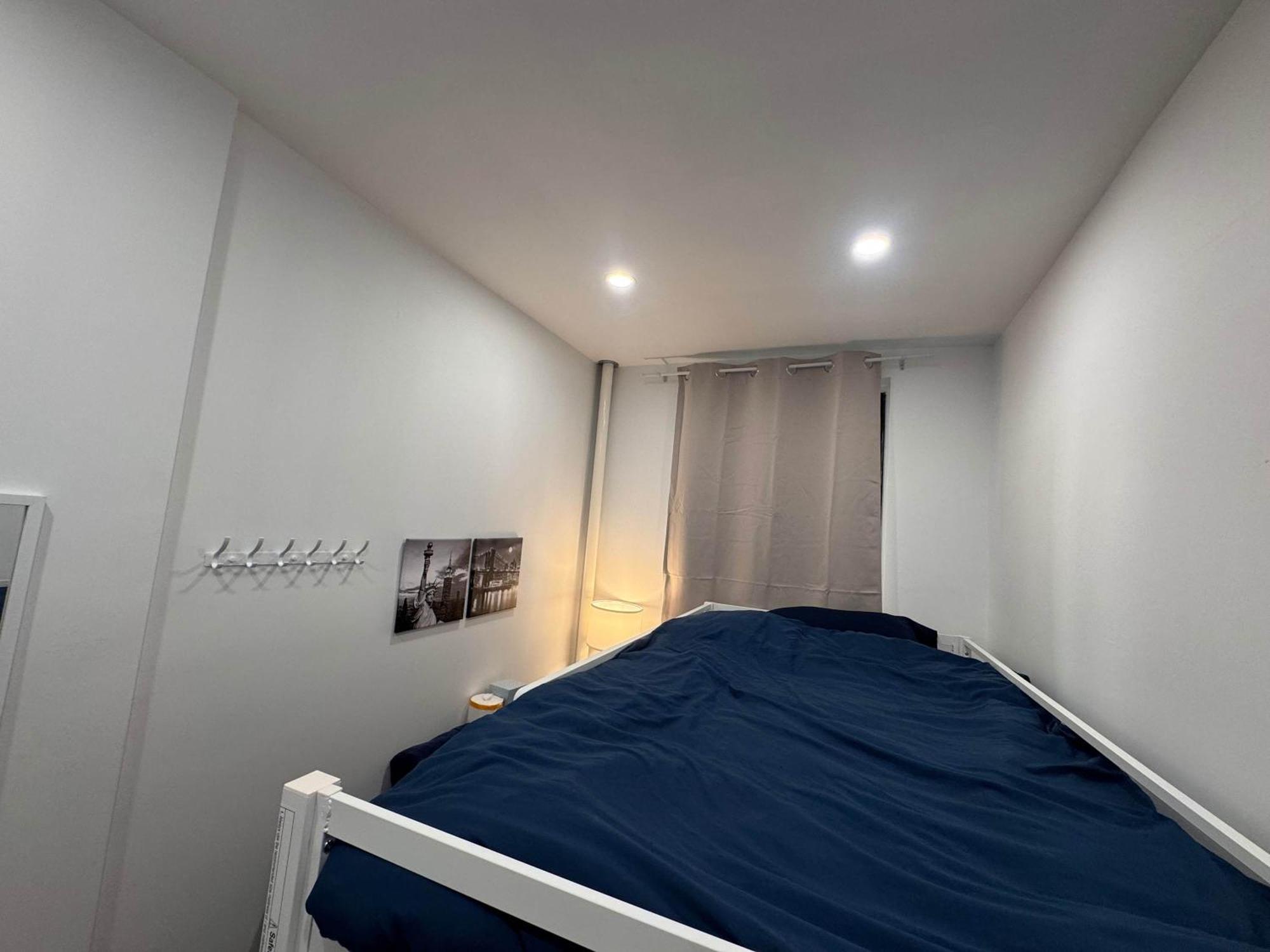 With Kitchen In Chelsea - Shared Bathroom - 3rd Floor Walk-up Apartment New York