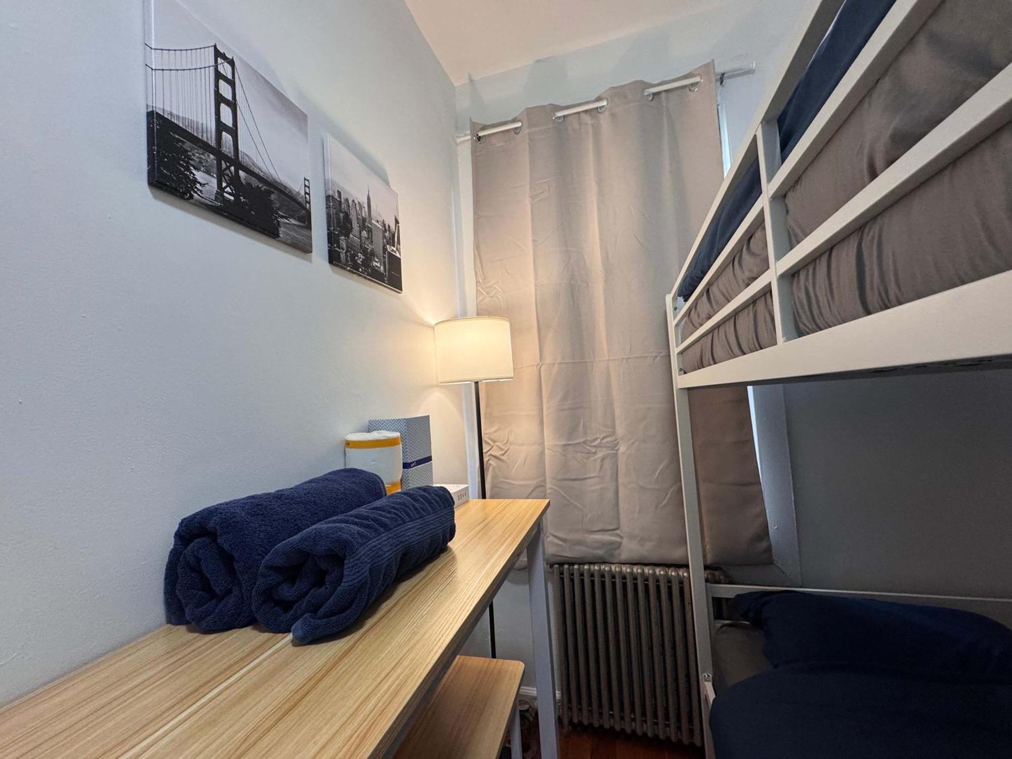 In Chelsea 2 With Kitchen - Shared Bathroom -5th Floor Walk-up Apartment *