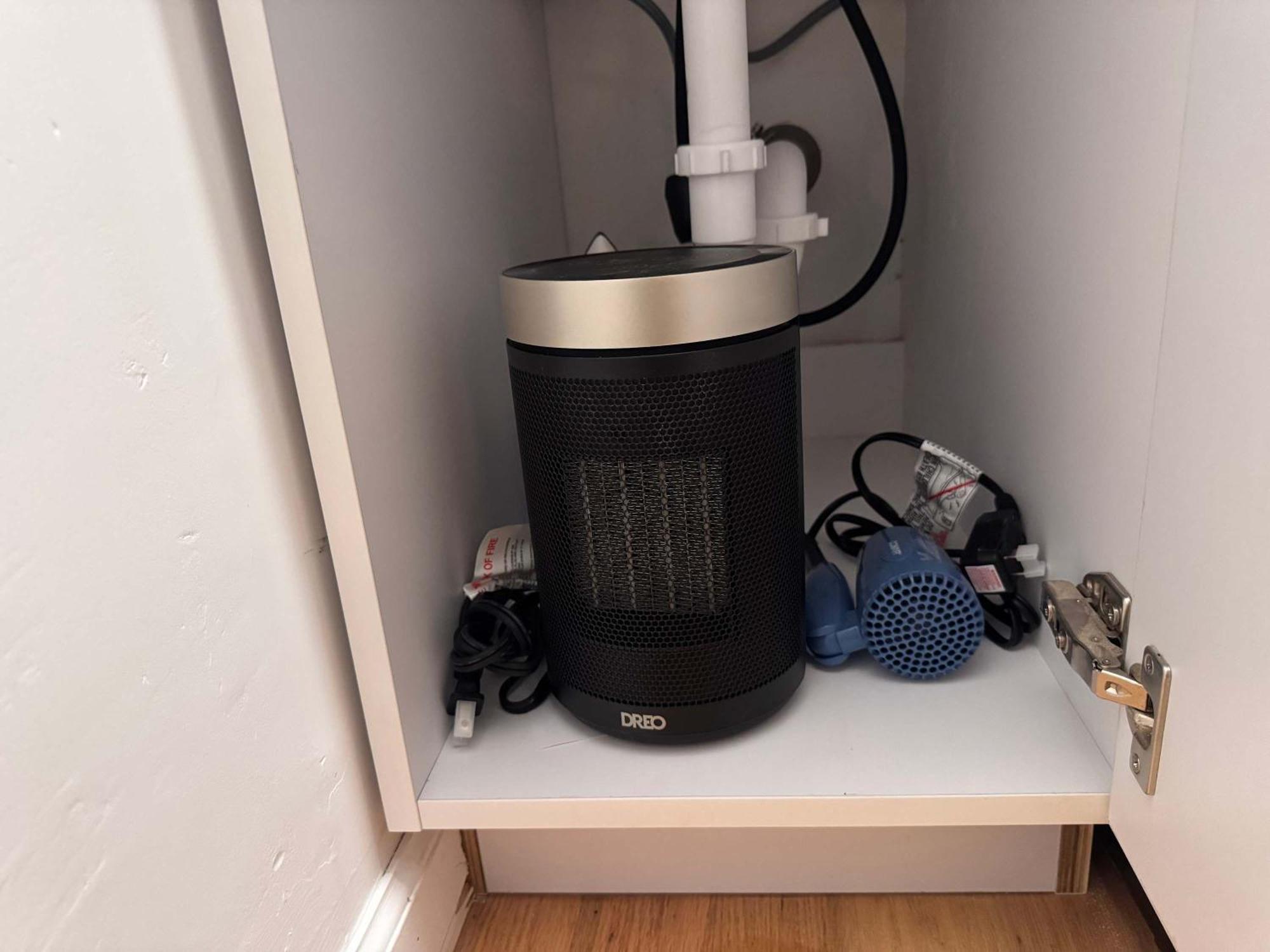 With Kitchen In Chelsea - Shared Bathroom - 3rd Floor Walk-up * New York