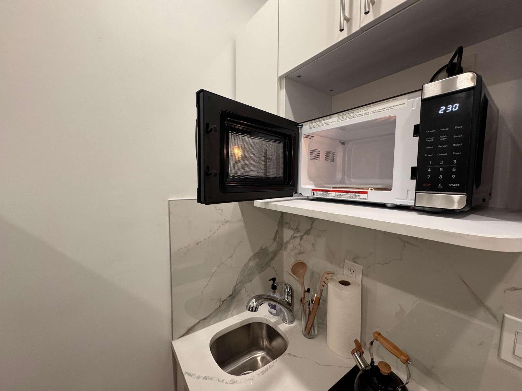 With Kitchen In Chelsea - Shared Bathroom - 3rd Floor Walk-up New York