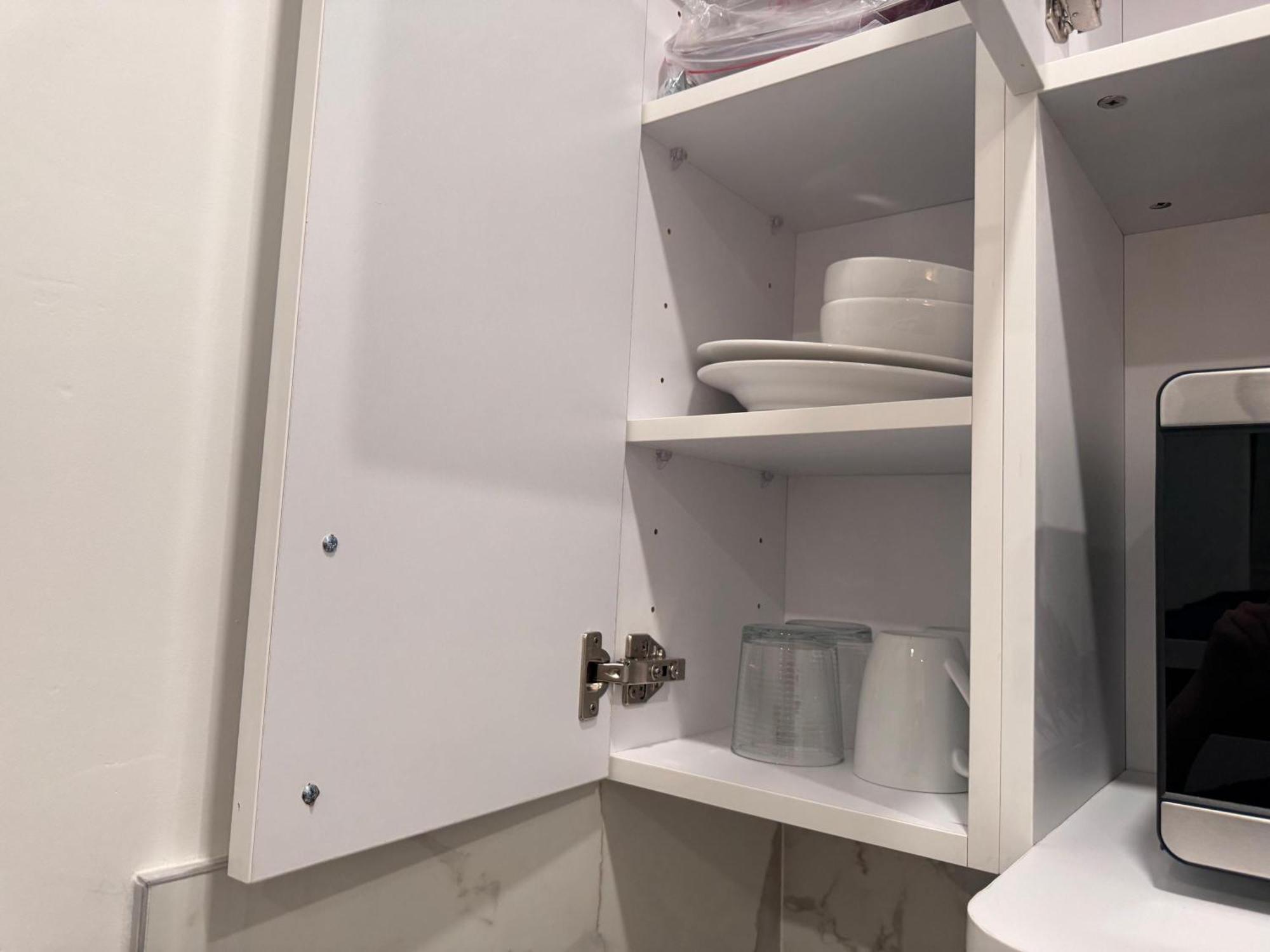 With Kitchen In Chelsea - Shared Bathroom - 3rd Floor Walk-up Apartment