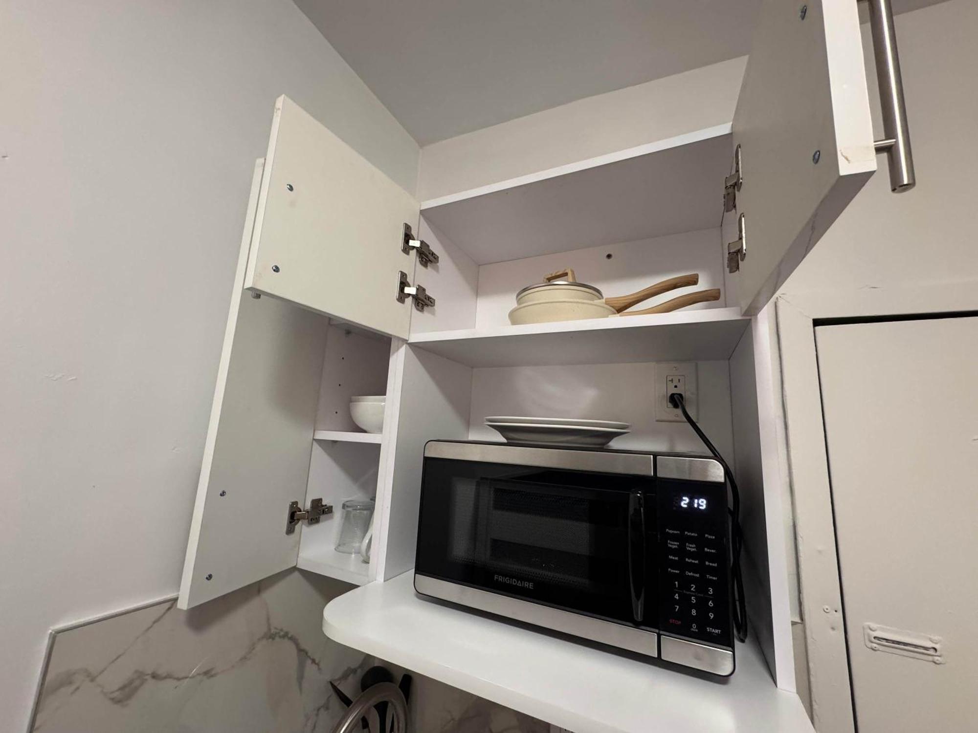 In Chelsea 2 With Kitchen - Shared Bathroom -5th Floor Walk-up New York