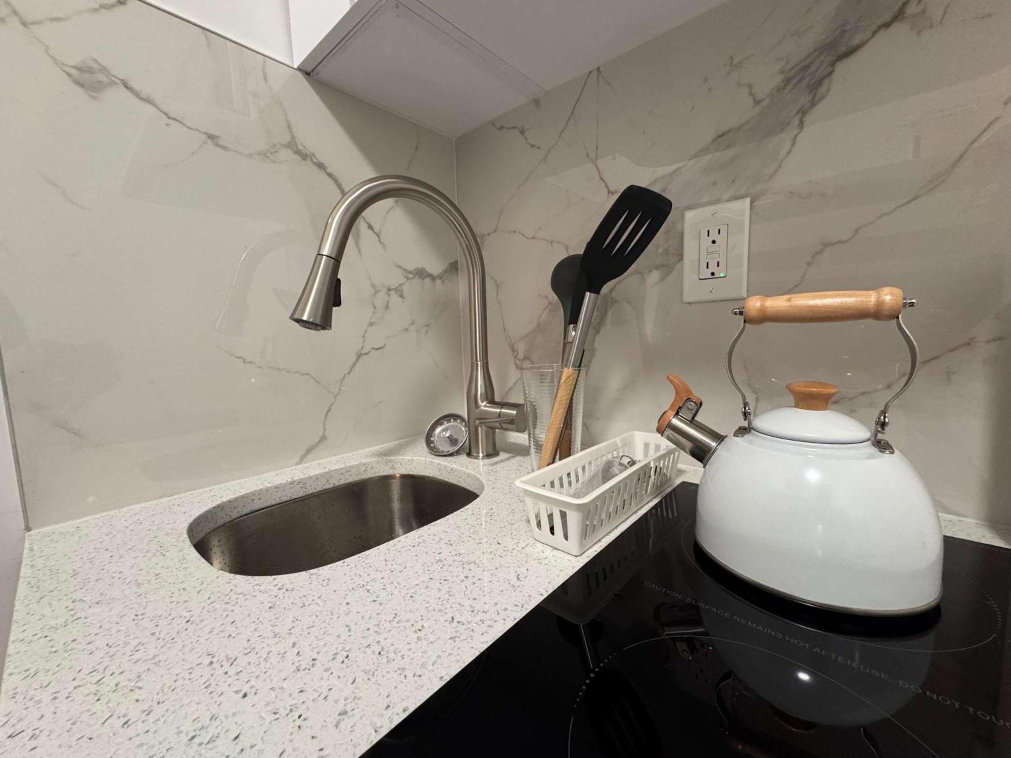 Apartment In Chelsea 2 With Kitchen - Shared Bathroom -5th Floor Walk-up New York