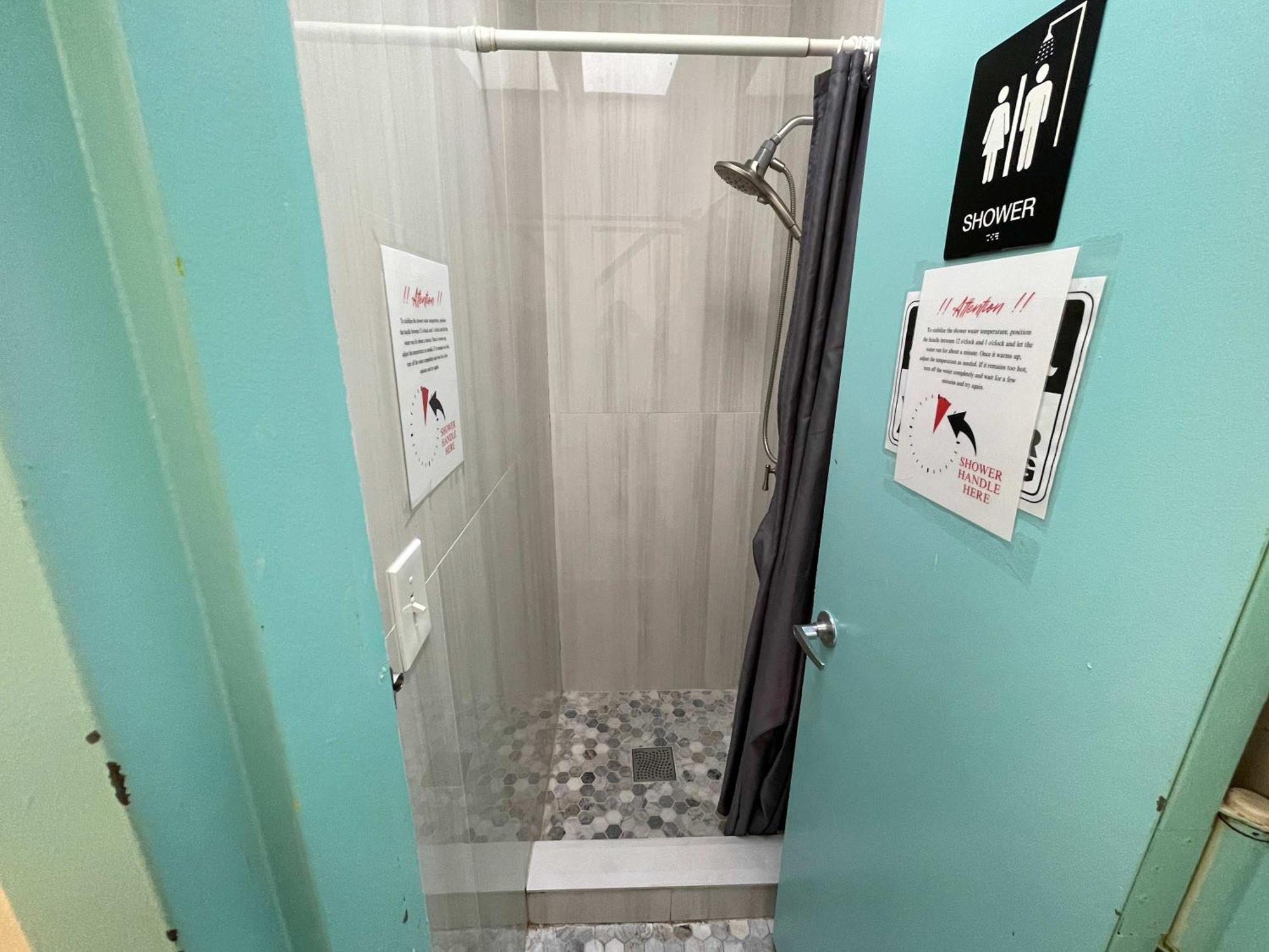 With Kitchen In Chelsea - Shared Bathroom - 3rd Floor Walk-up *