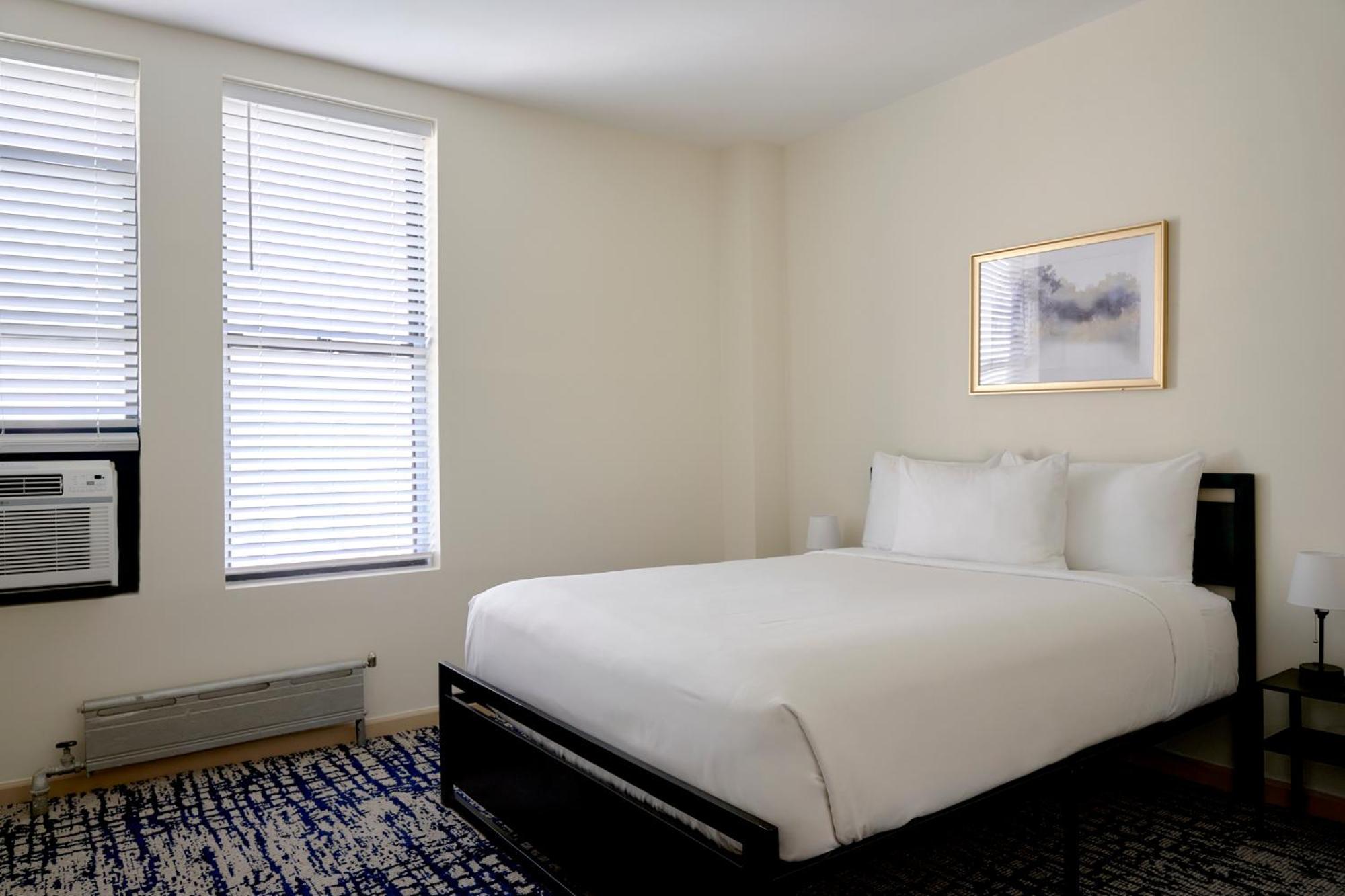 Night Broadway Hotel 3*