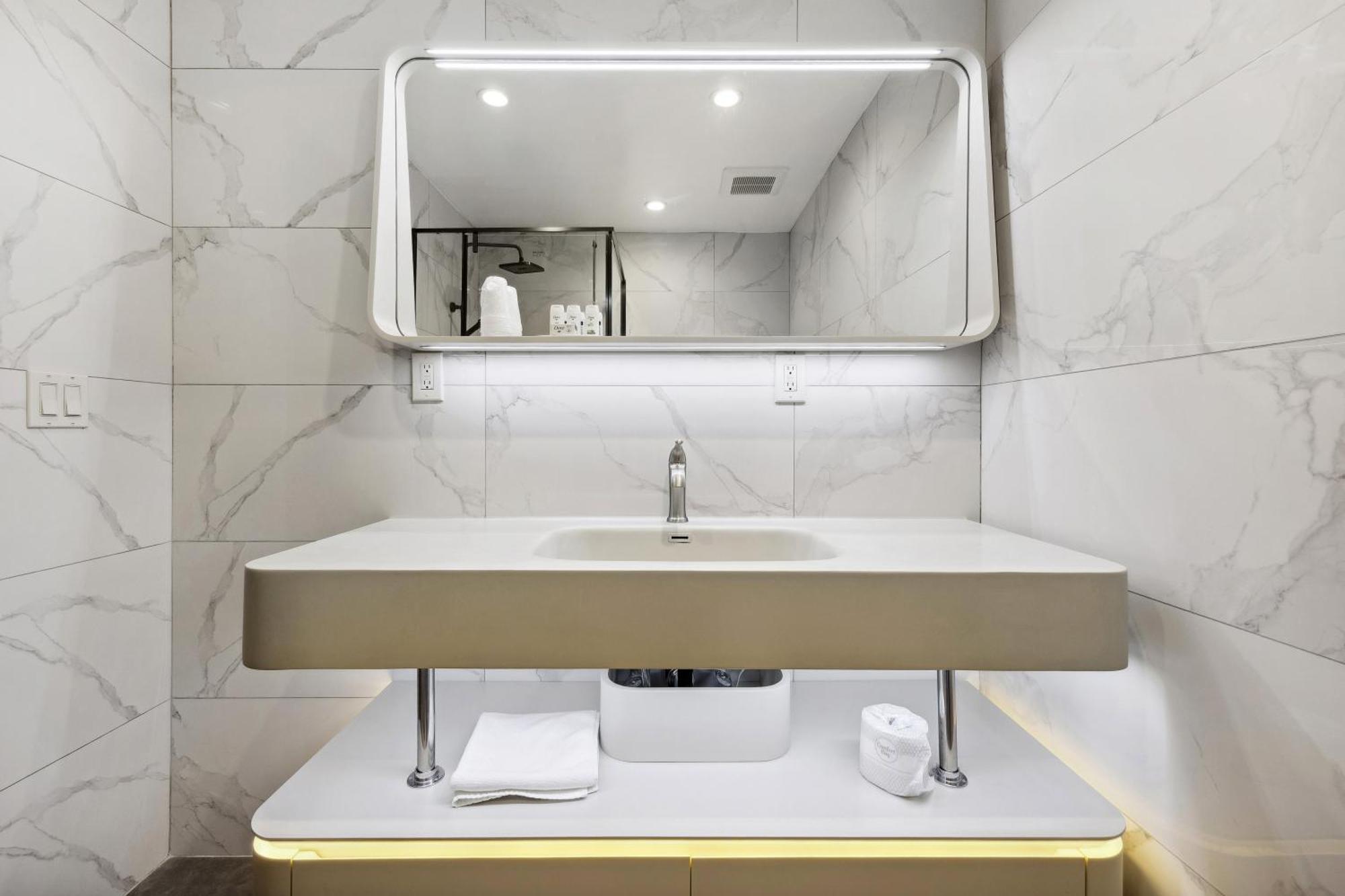 Ramada By Wyndham Flushing Queens